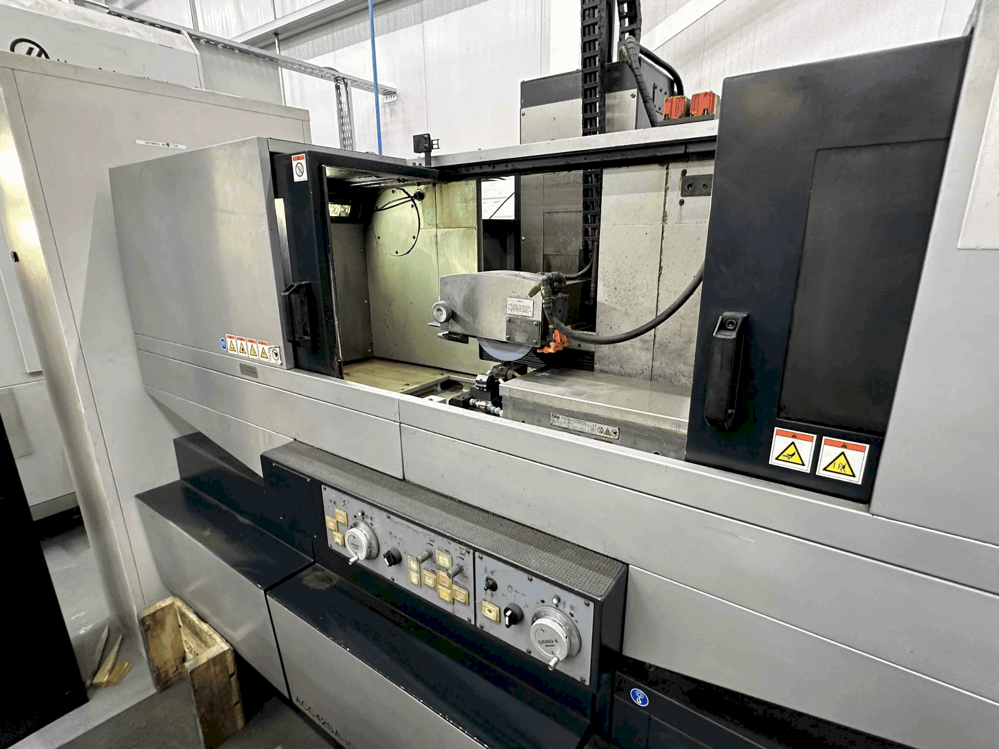 Makine OKAMOTO Grind-X ACC 42SAiQ - Önden görünüm