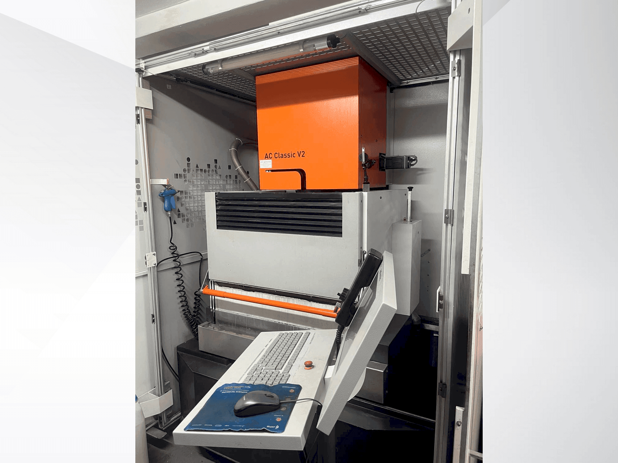 Makine AgieCharmilles Classic V2 - Önden görünüm