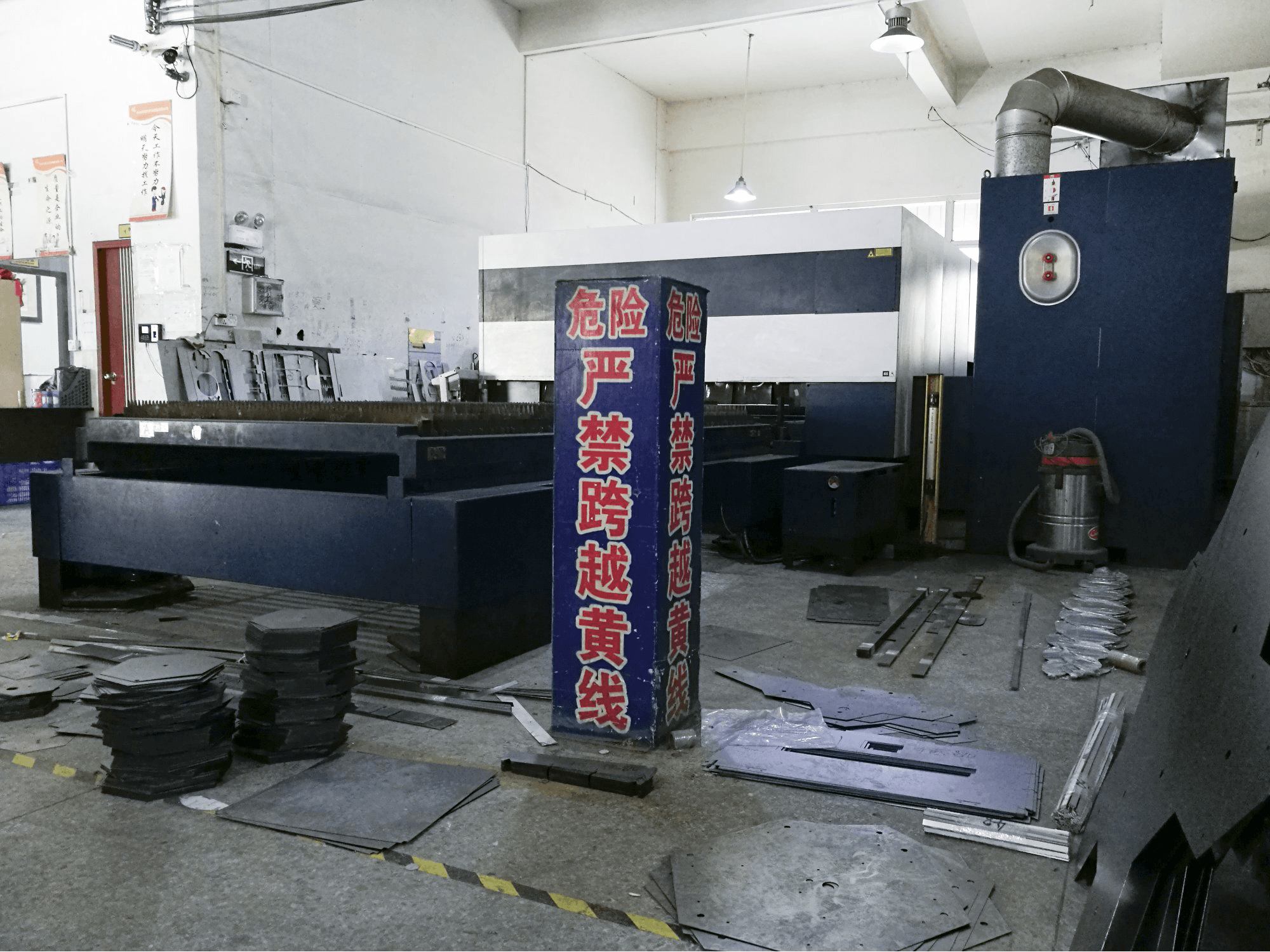 Makine 1 Trumpf - Sağdan görünüm TruLaser 3030