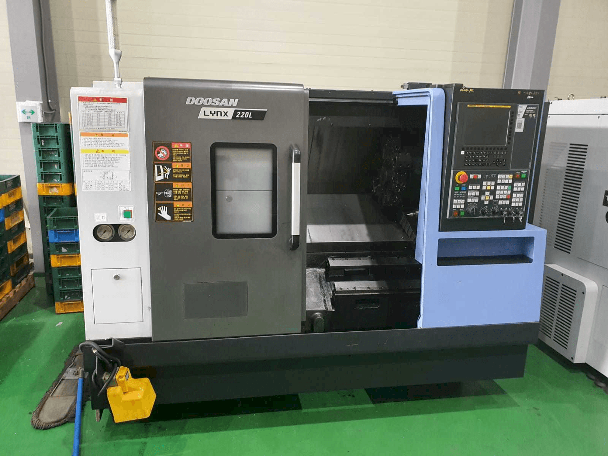 Makine Doosan LYNX 220 LC - Önden görünüm