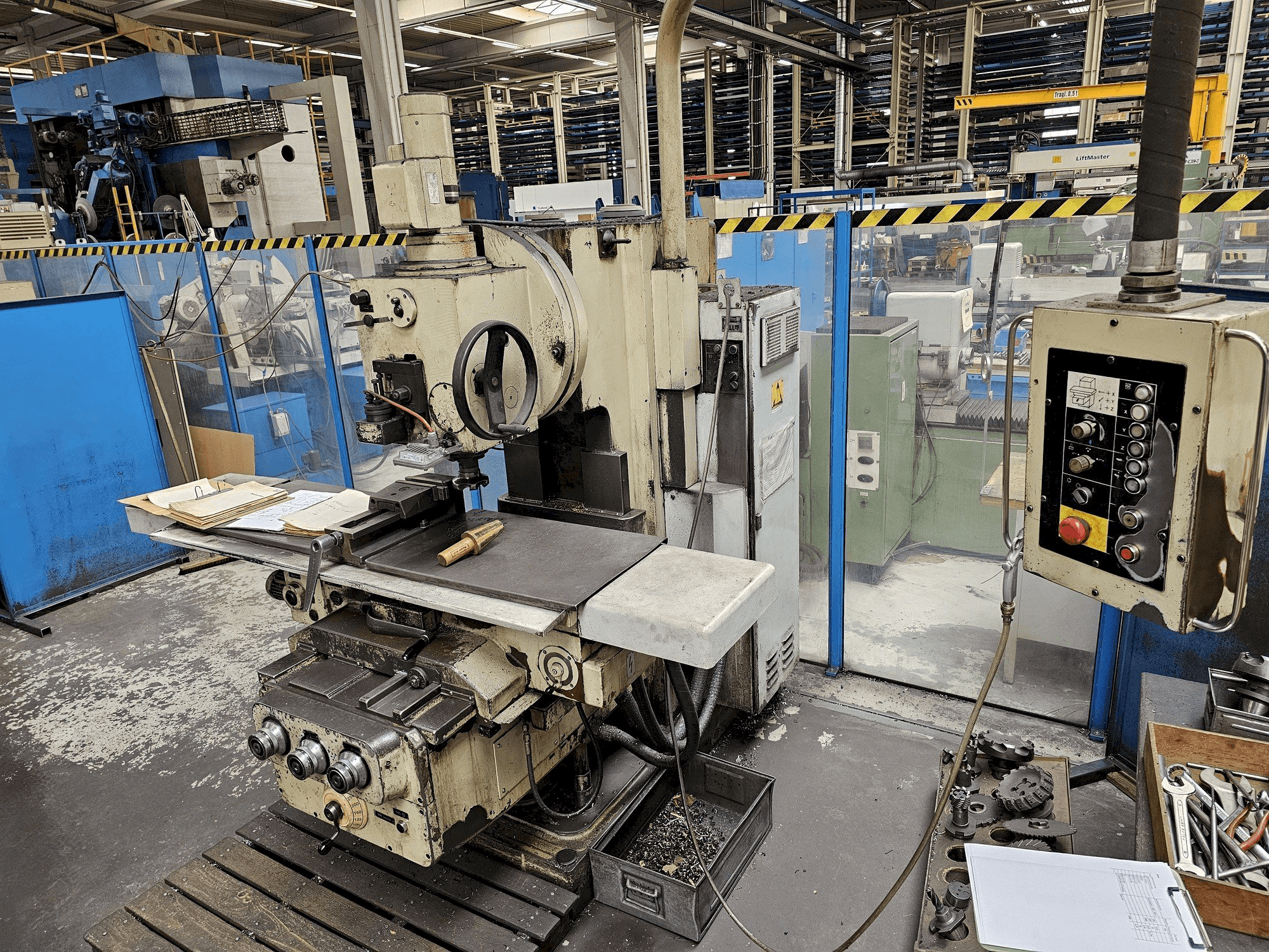 Makine VEB FSS 400/E - Önden görünüm