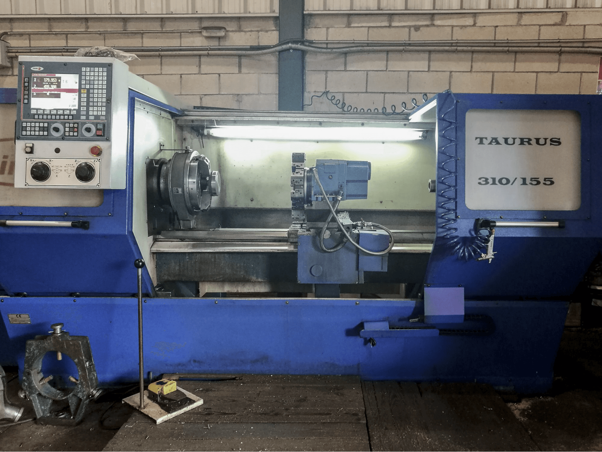 Makine 1 Pinacho - Önden görünüm Taurus 310/155