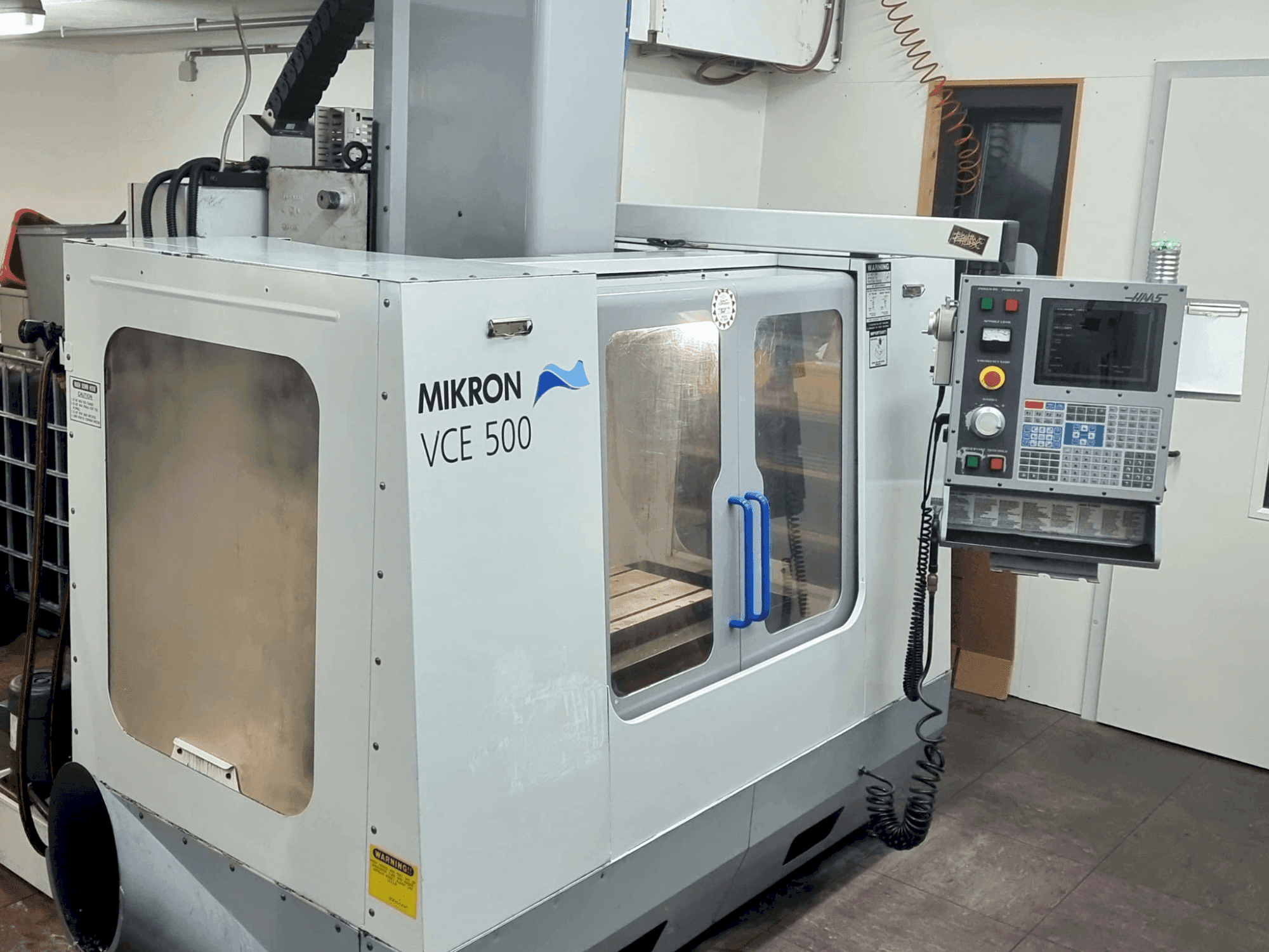 Makine HAAS VCE 550 - Önden görünüm