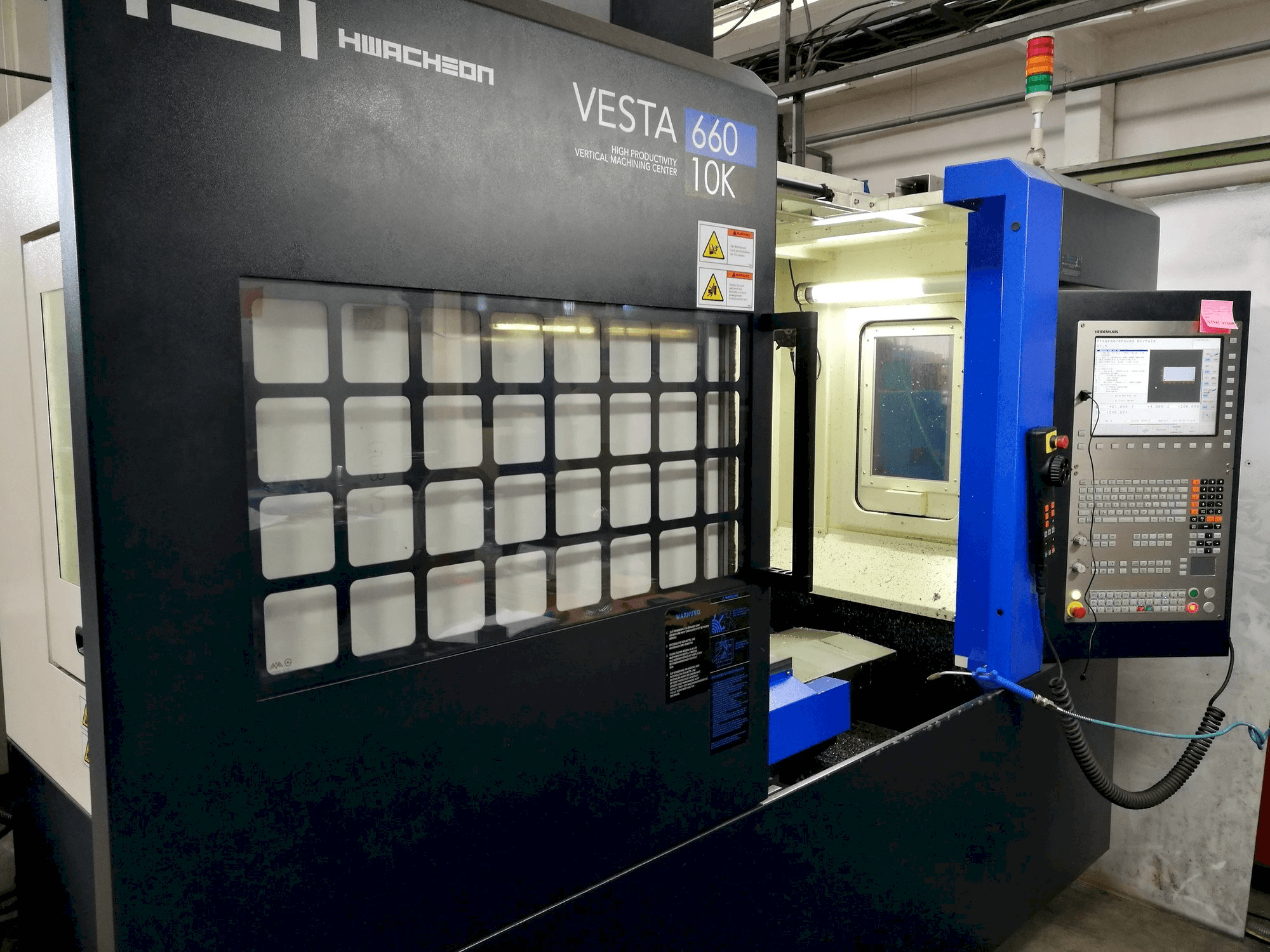 Makine HWACHEON Vesta-600 - Önden görünüm