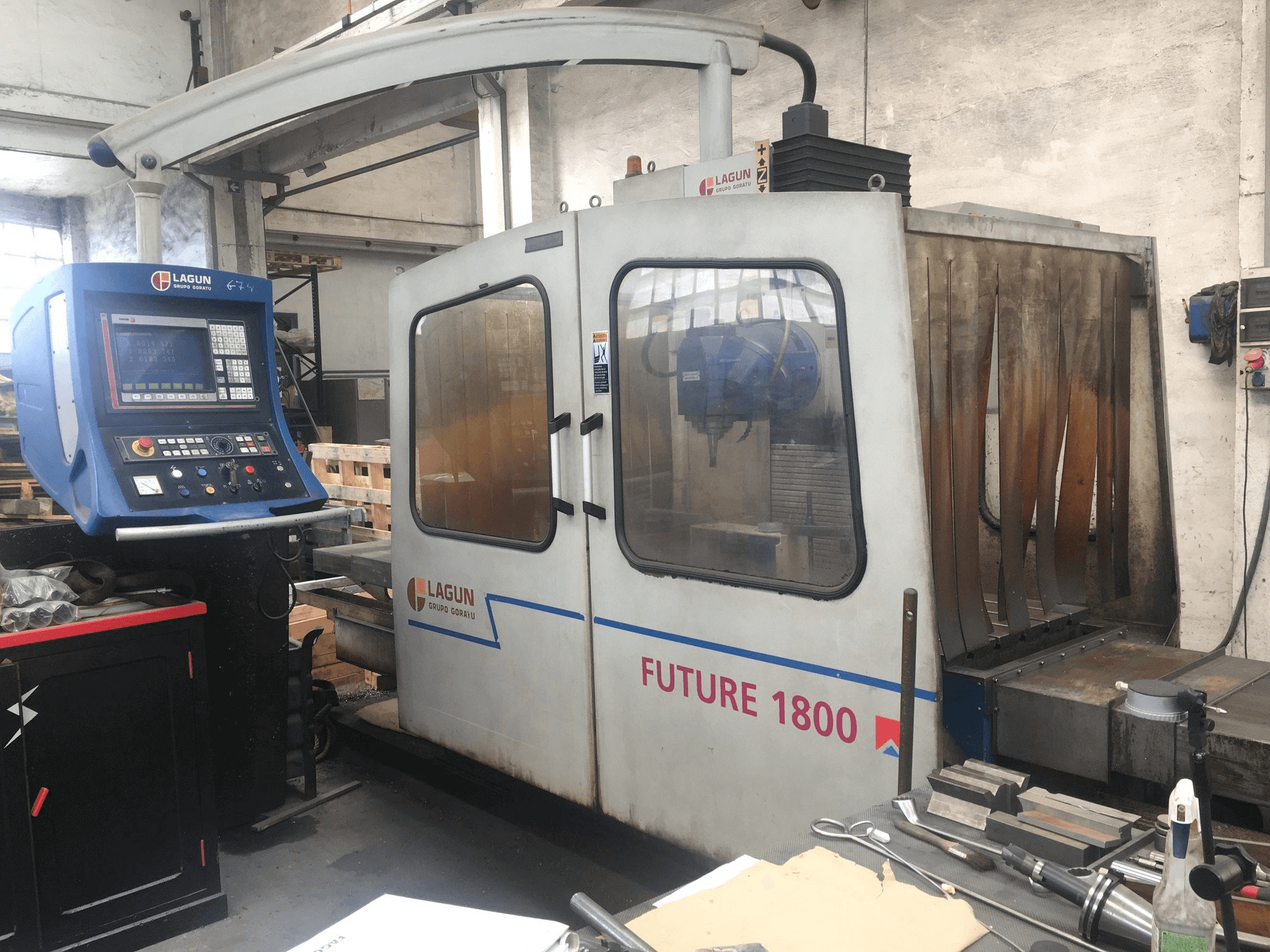 Makine LAGUN Future 1800 - Önden görünüm