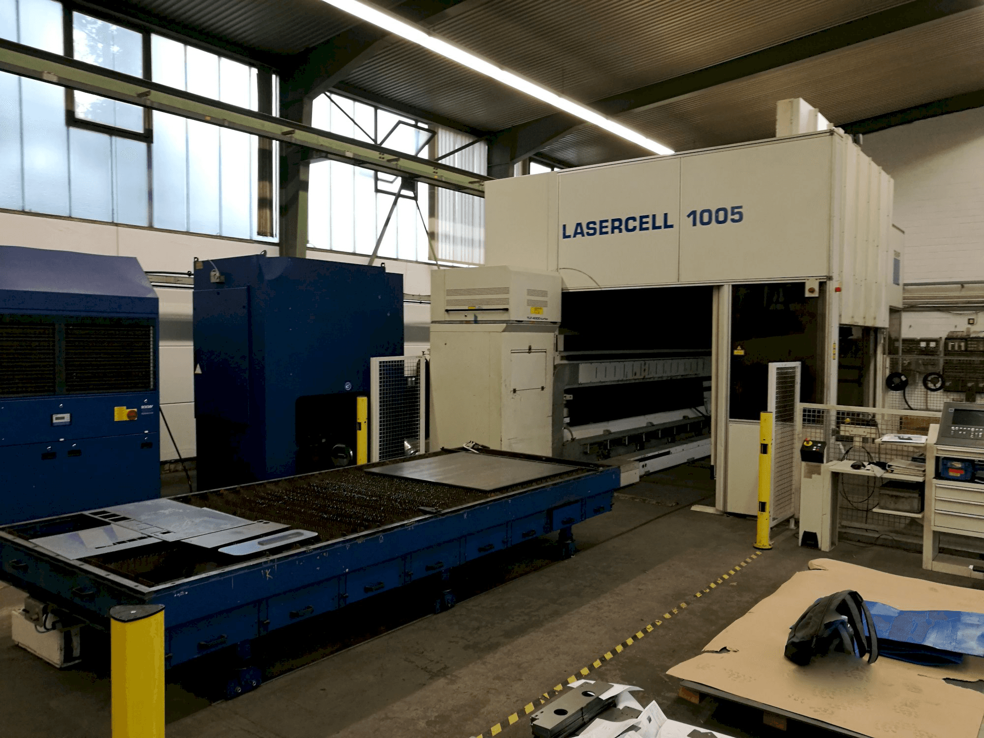 Makine Trumpf - Sol görünüm Lasercell TLC 1005