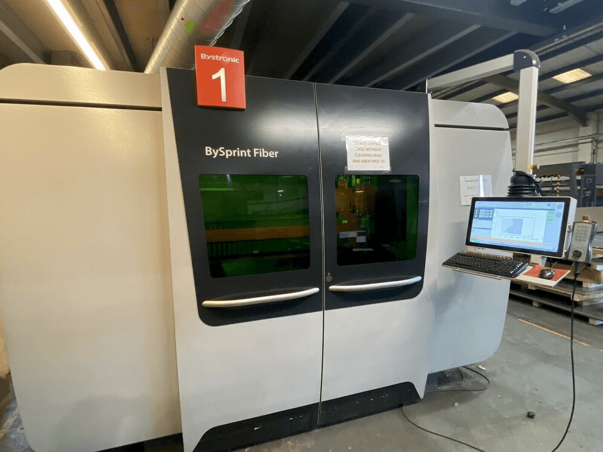 Makine Bystronic Bysprint 3015 - Önden görünüm
