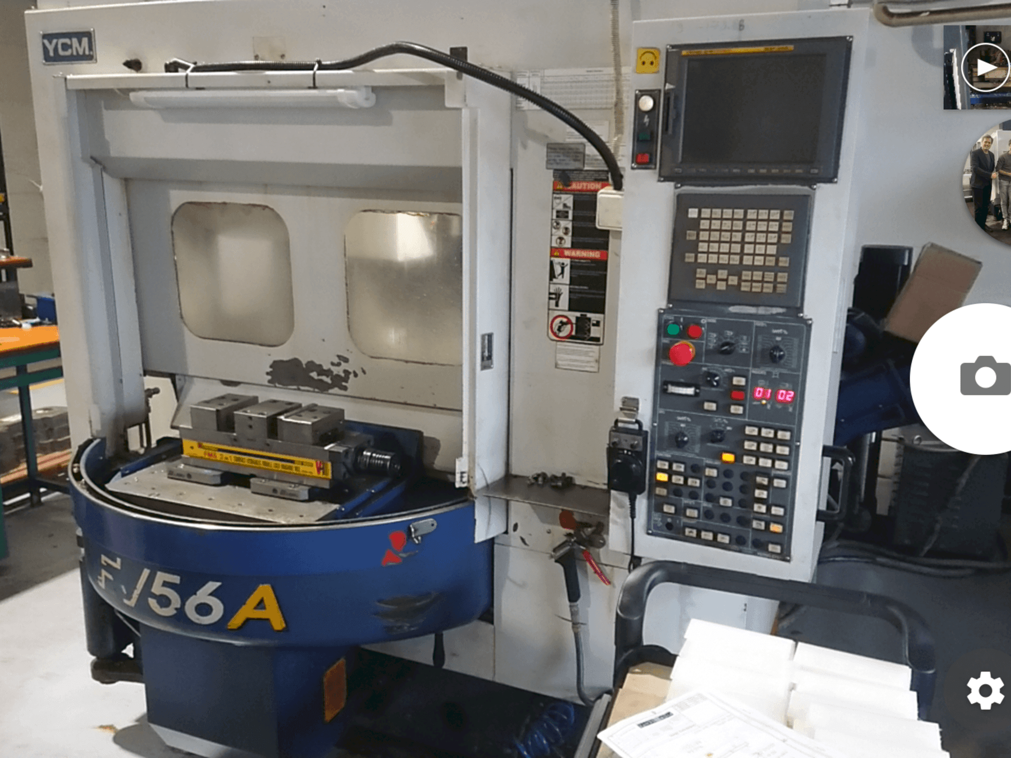 Makine YCM FV56A - Önden görünüm