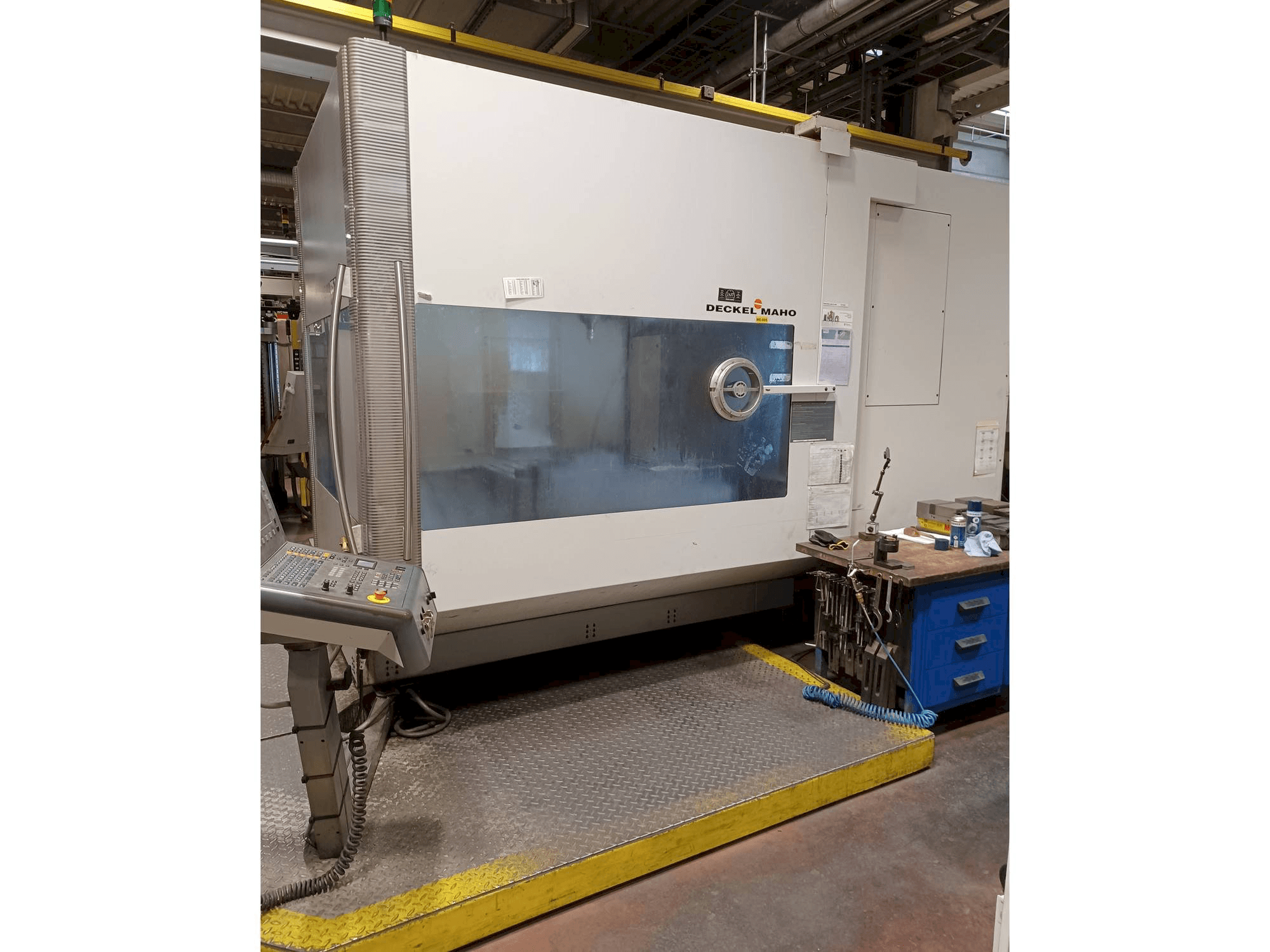 Makine DECKEL MAHO DMU 125 T hi-dyn - Önden görünüm