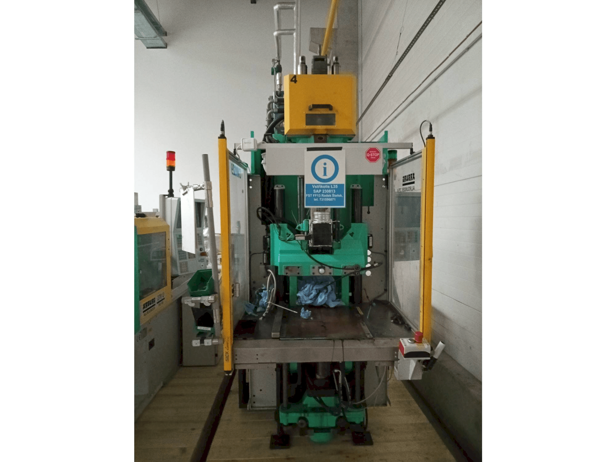 Makine Arburg Allrounder 275V 250-70 - Önden görünüm