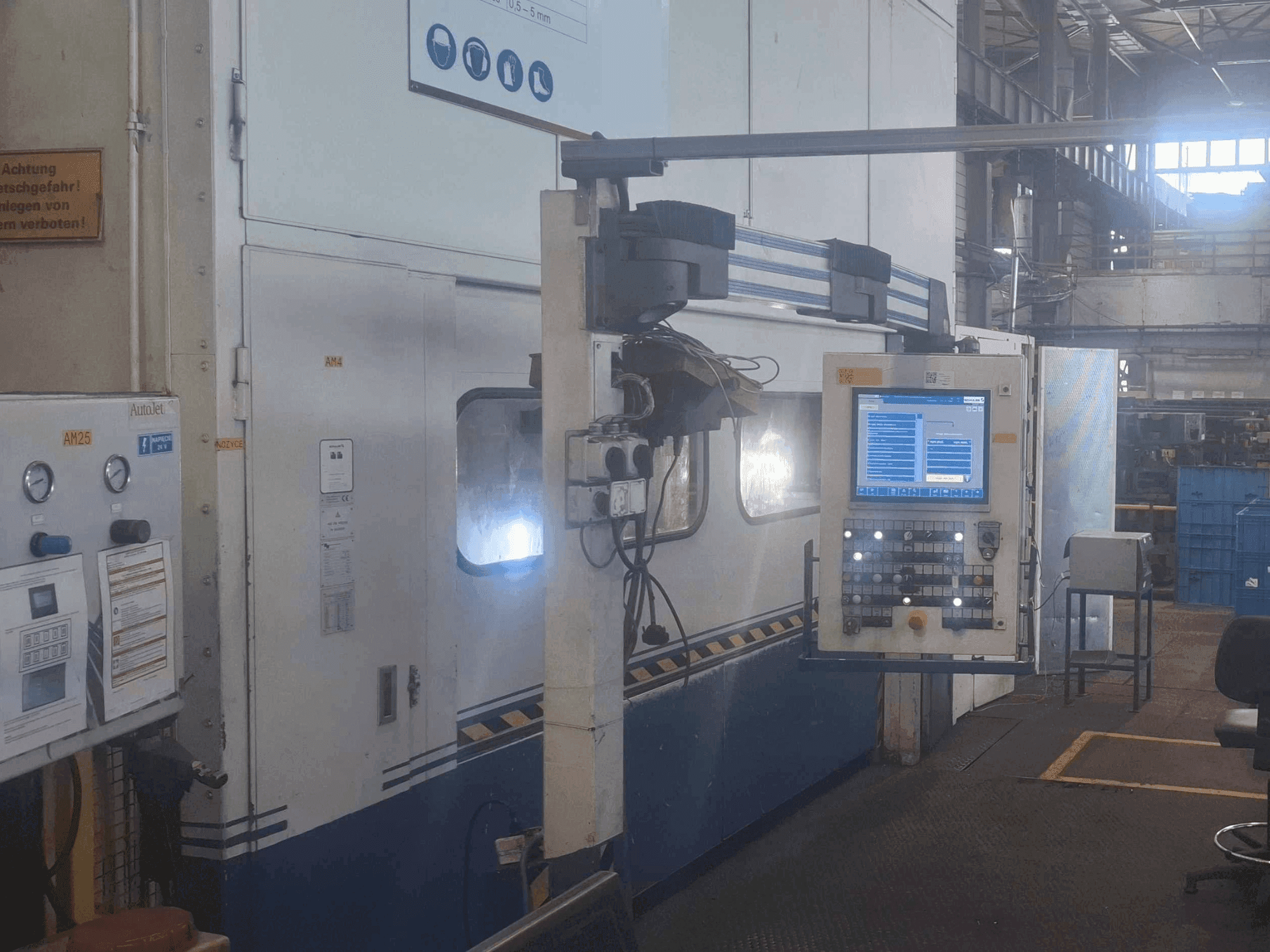 Makine Müller HUQ 630.30 - Önden görünüm