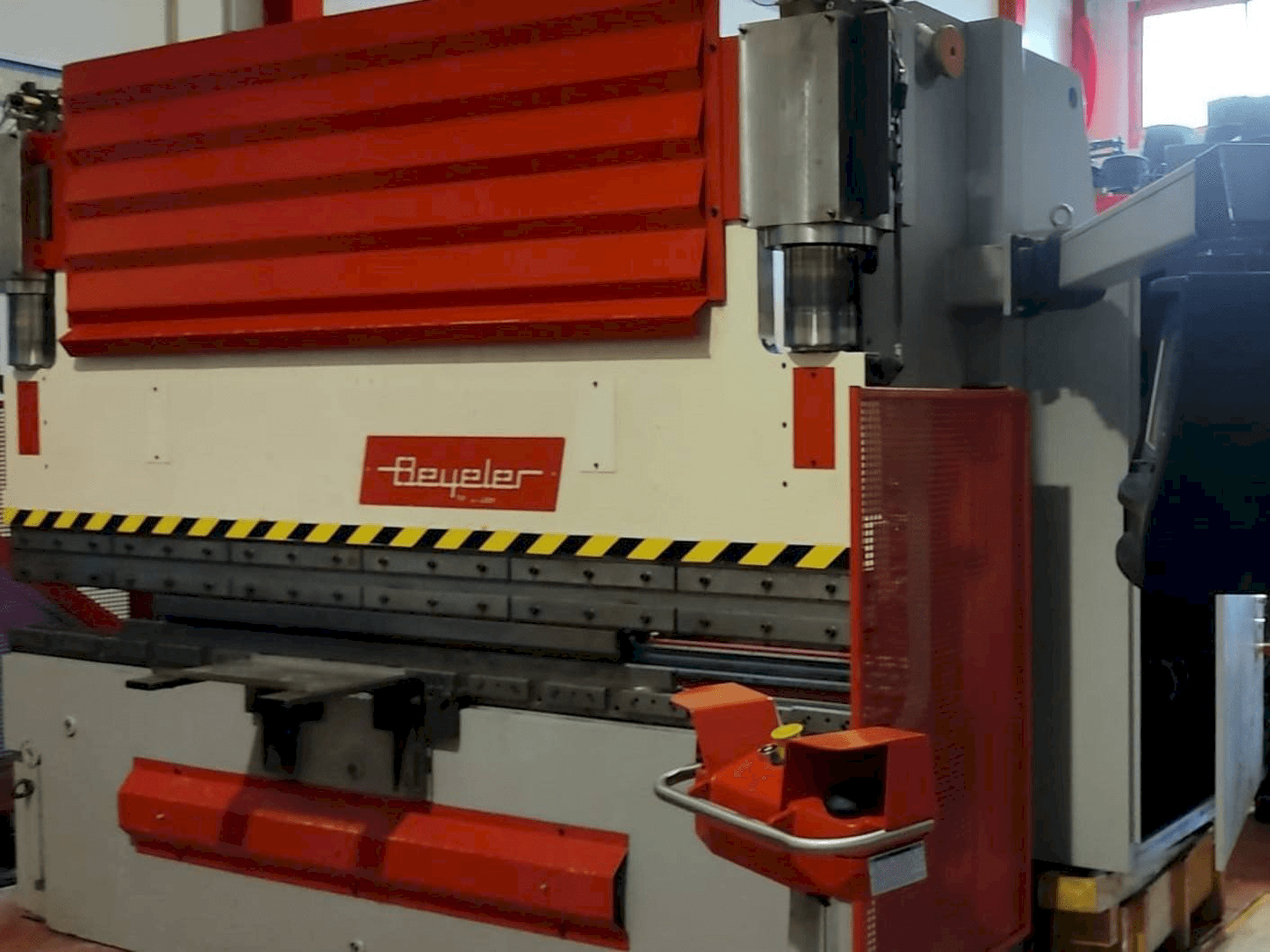 Makine BEYELER PR6 1500 x 3100 - Önden görünüm