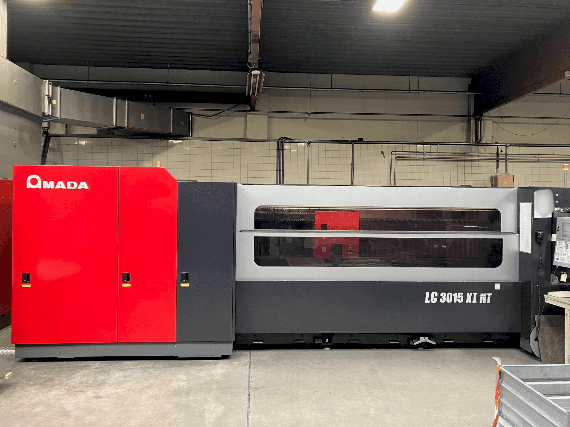 Makine AMADA LC3015X1NT 4kW Co2 - Önden görünüm