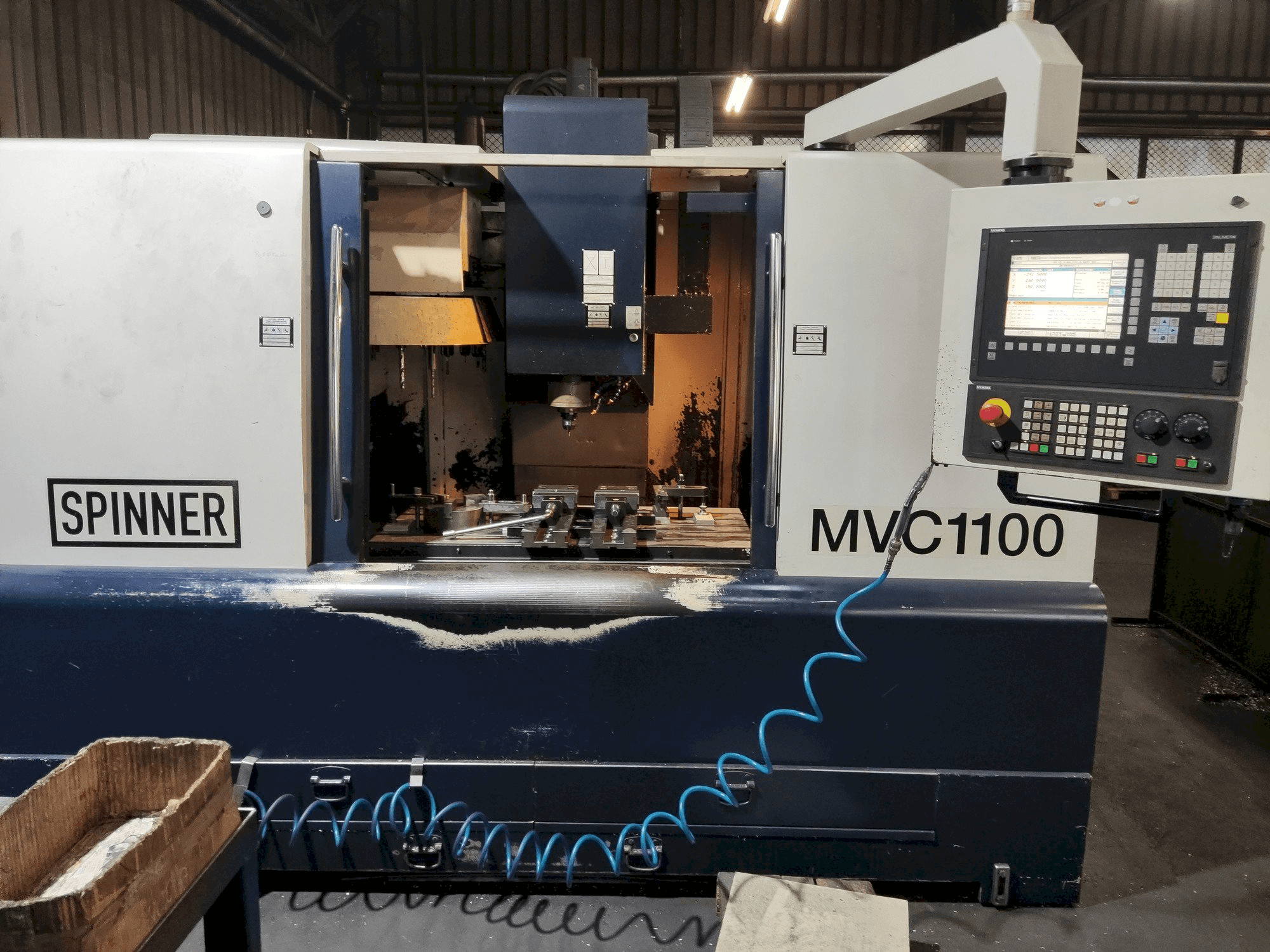 Makine SPINNER MVC-1100 - Önden görünüm