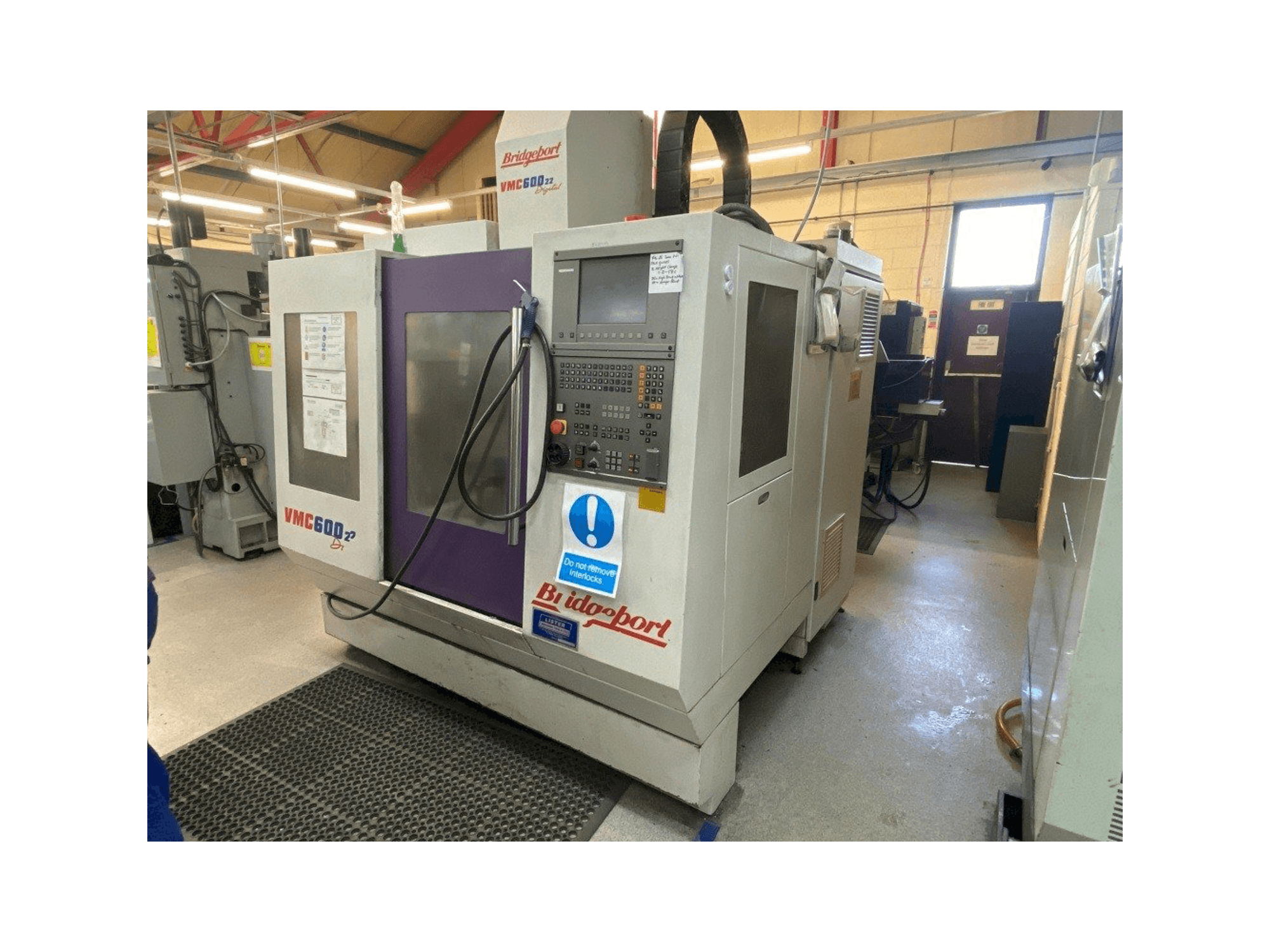 Makine Bridgeport VMC 600/22 Digital - Önden görünüm