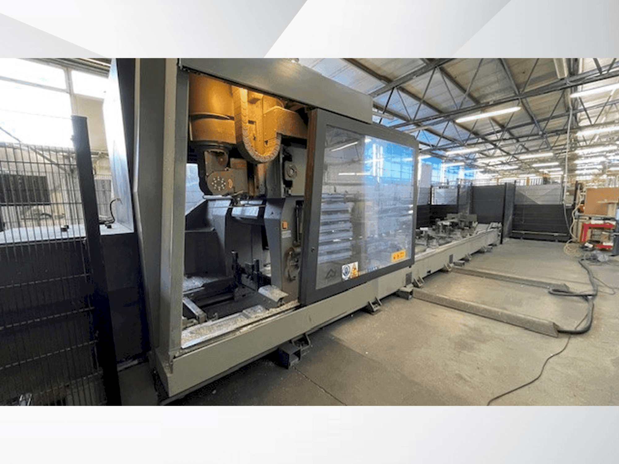 Makine Emmegi SATELLITE XT 7800 - Önden görünüm