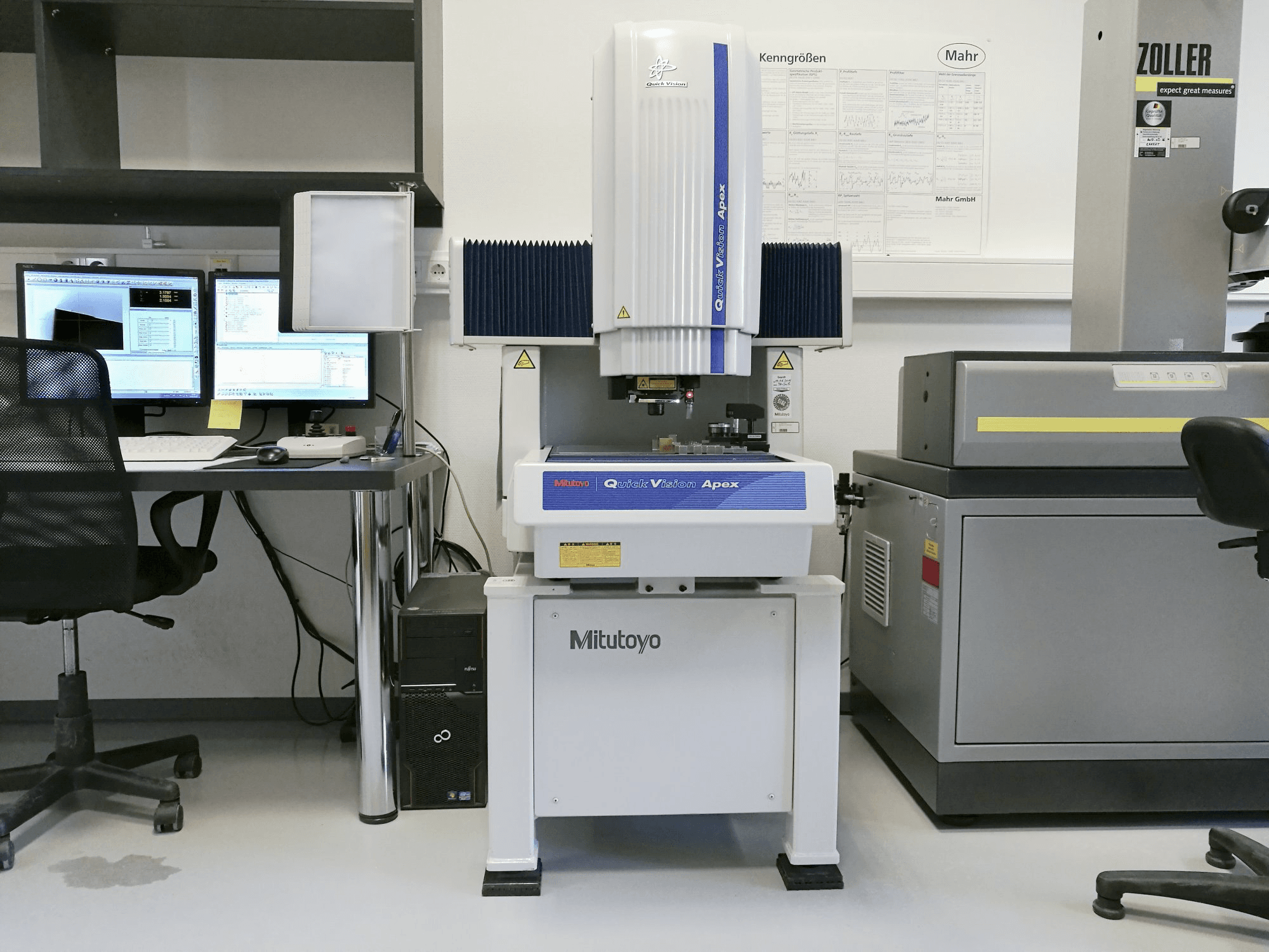 Makine Mitutoyo - Önden görünüm QVT1-X302PIL-C