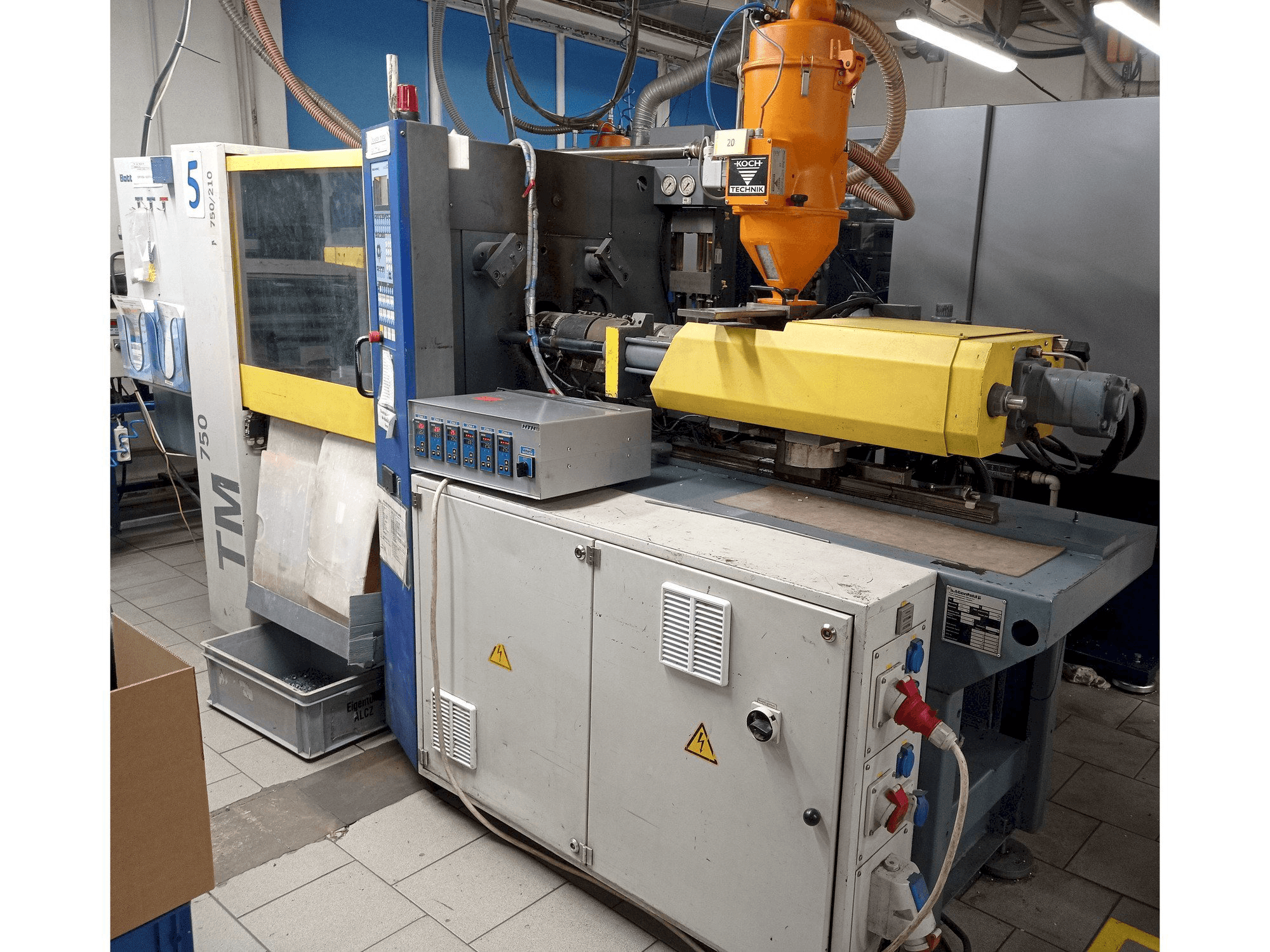 Makine Battenfeld TM 750/210 - Önden görünüm
