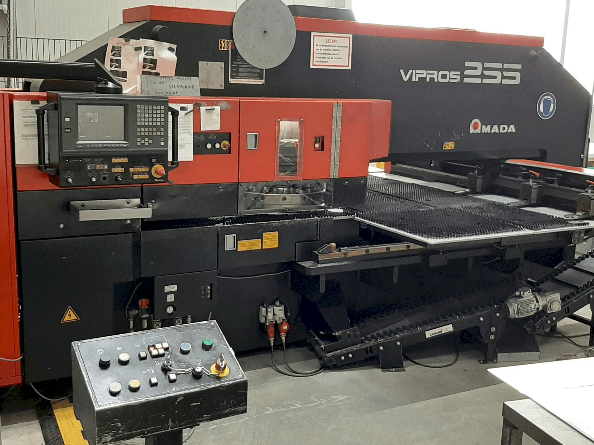 Makine AMADA VIPROS 255 - Önden görünüm
