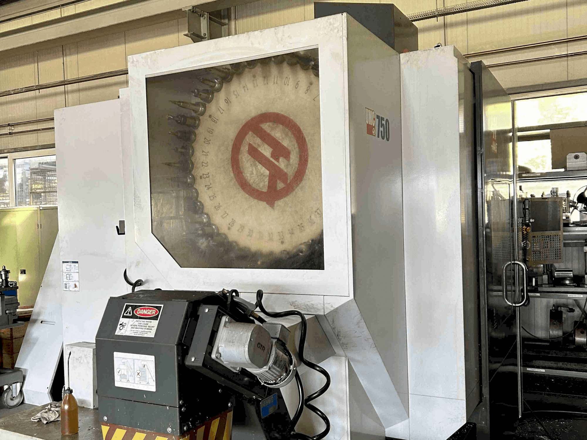 Makine HAAS UMC-750 - Önden görünüm