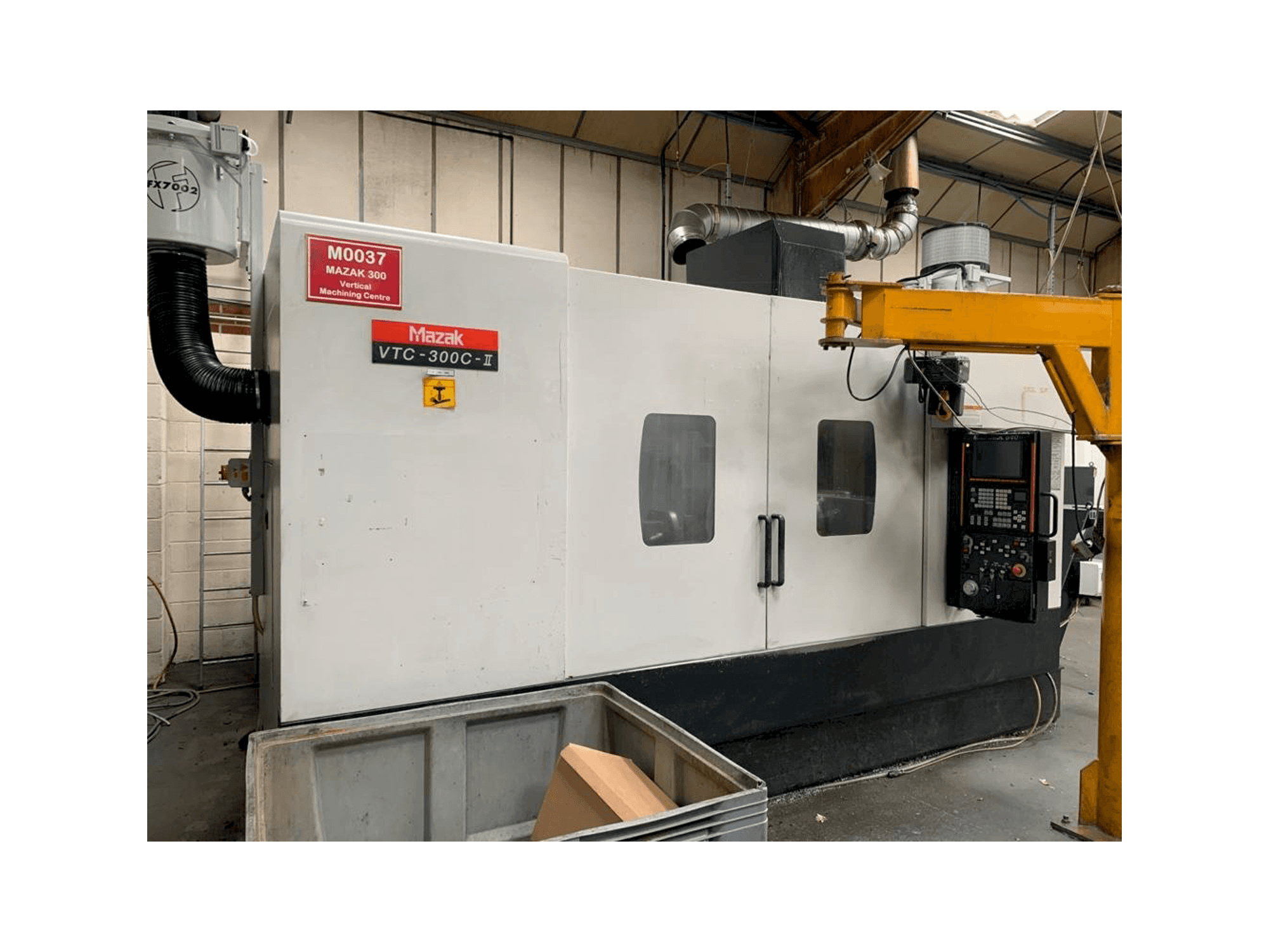 Makine Mazak VTC-300C-II - Önden görünüm