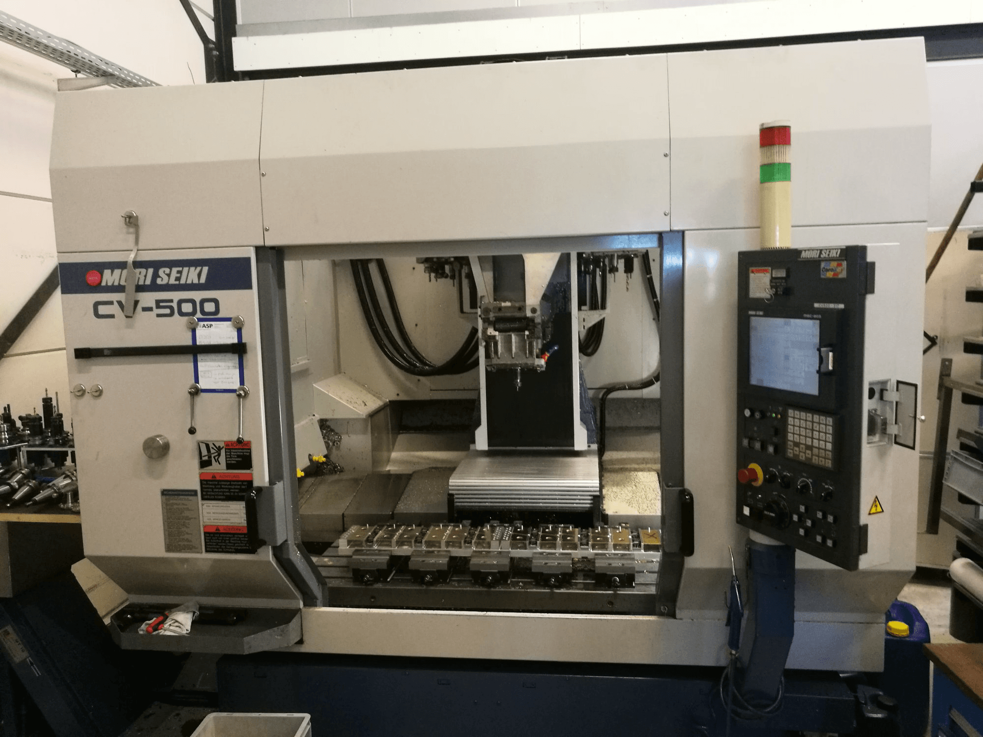 Makine MORI SEIKI - Önden görünüm CV-500B