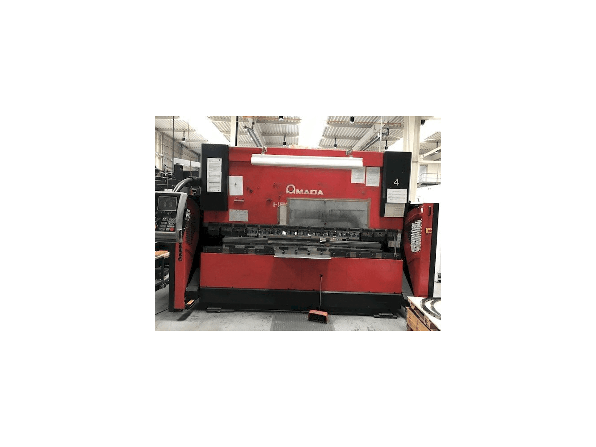 Makine AMADA HFE 100-3 - Önden görünüm