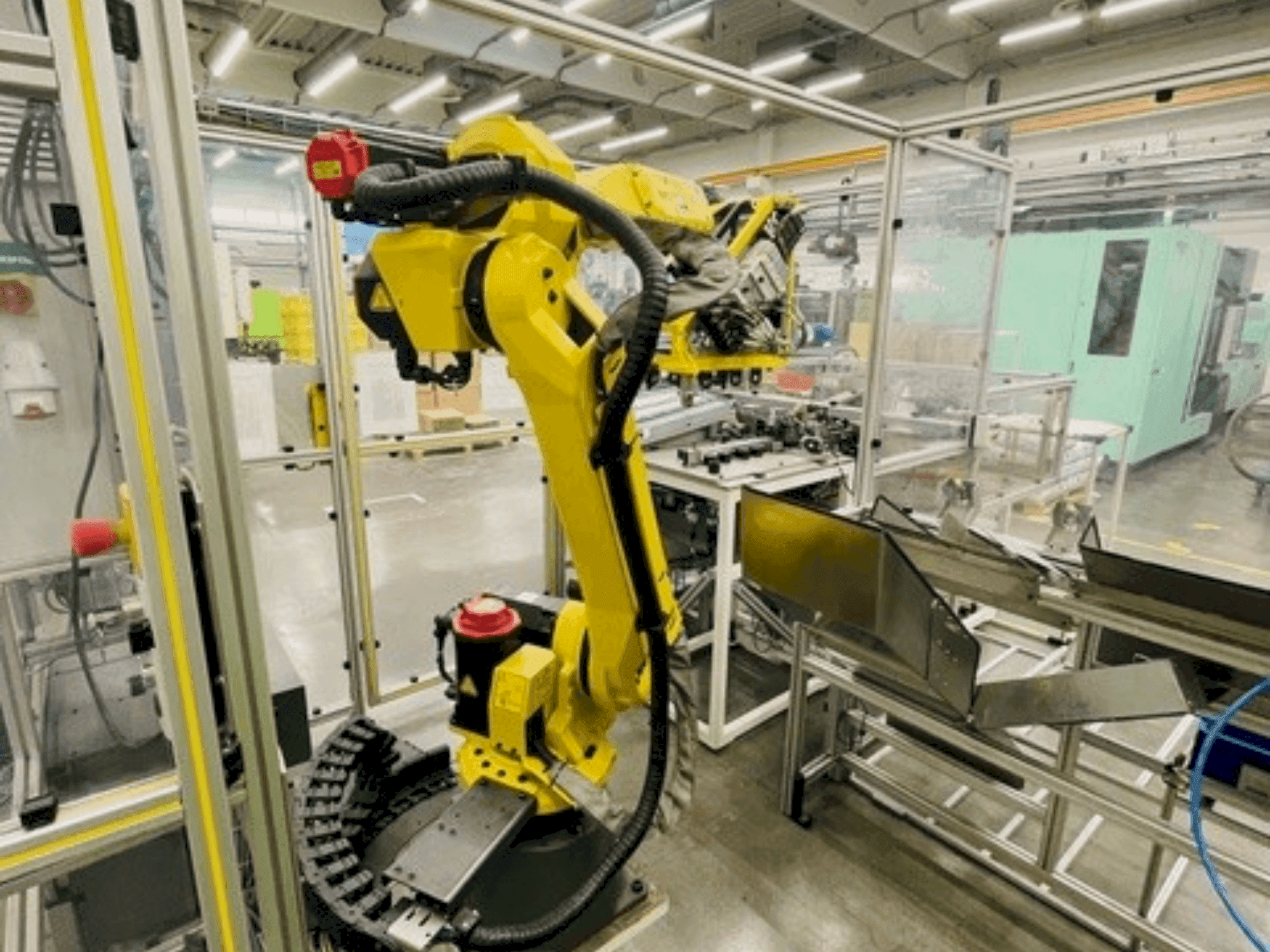 Makine FANUC M-20ia 35M - Önden görünüm