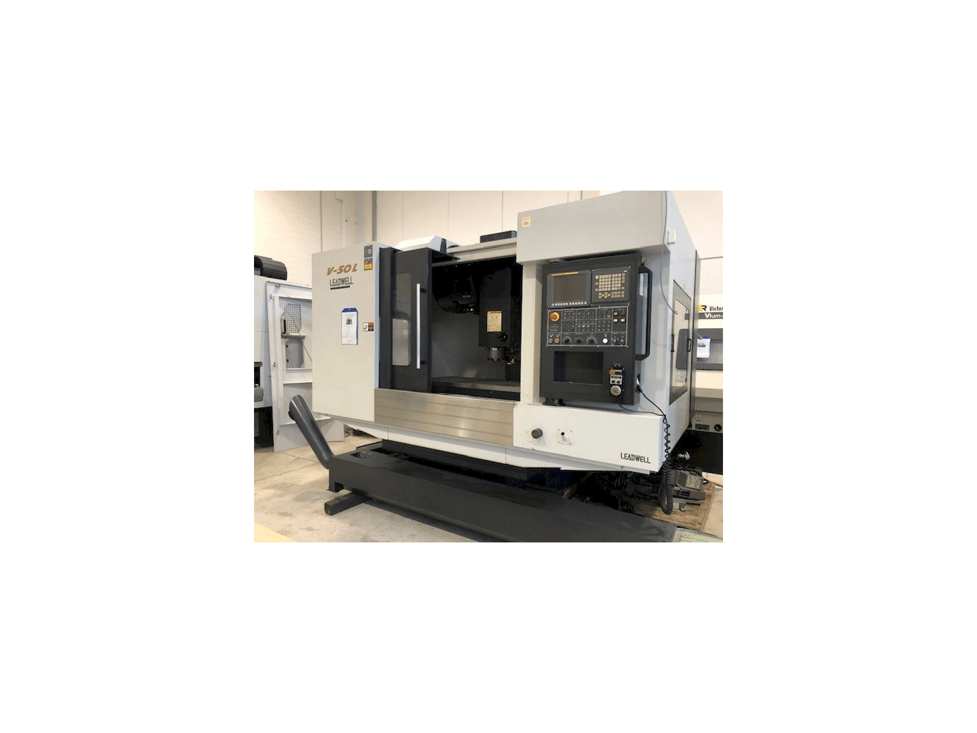 Makine Leadwell V50L - Önden görünüm