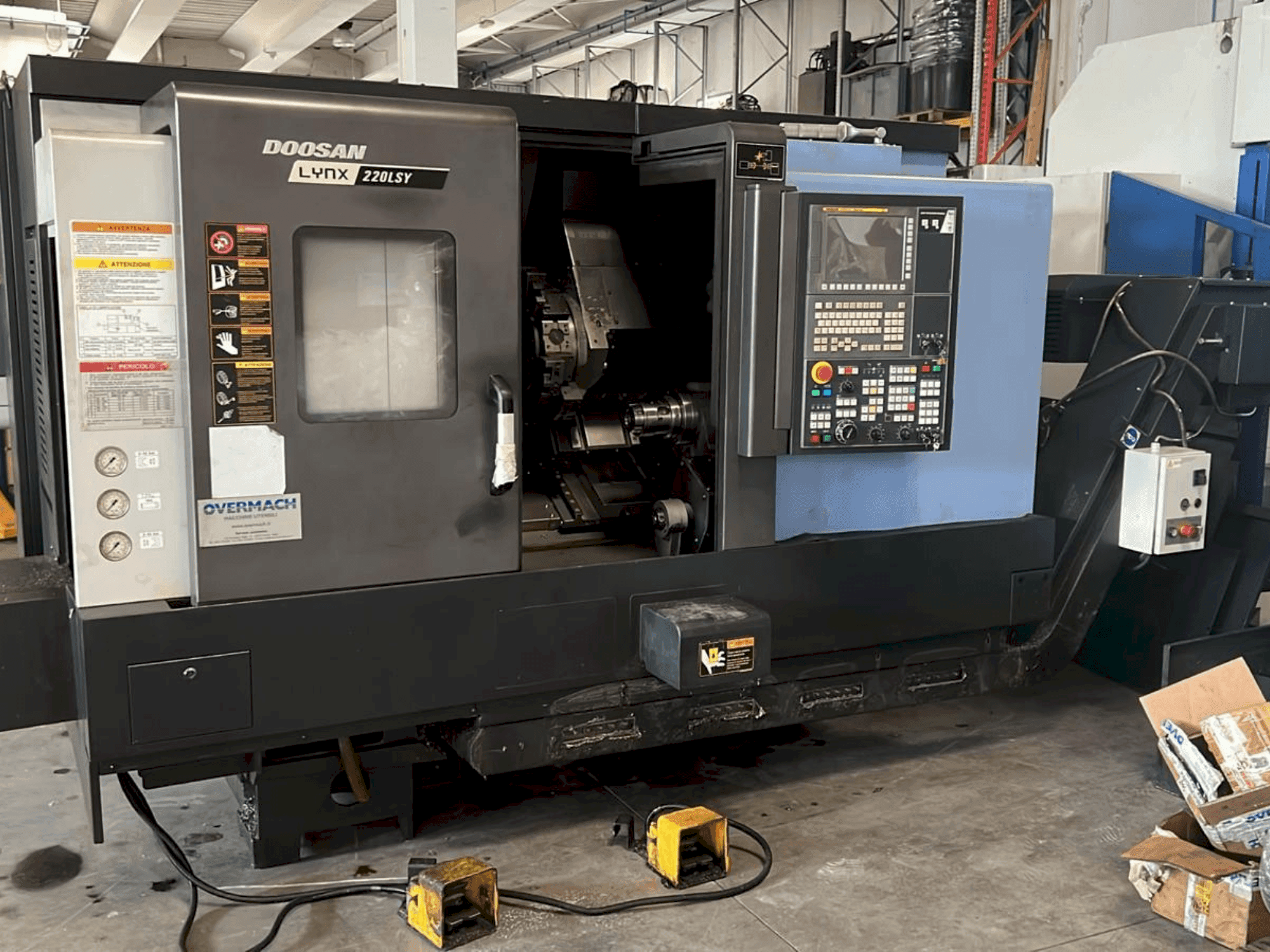 Makine DOOSAN DOOSAN LYNX 220LSY - Önden görünüm