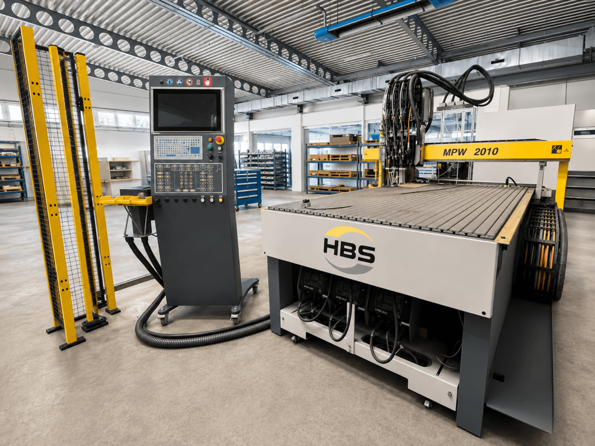 HBS MPW 2010 sac işleme makinesinin önden görünümü; hassas metal kesimi için tasarlanmış kontrol paneli ve endüstriyel tasarımıyla öne çıkıyor.