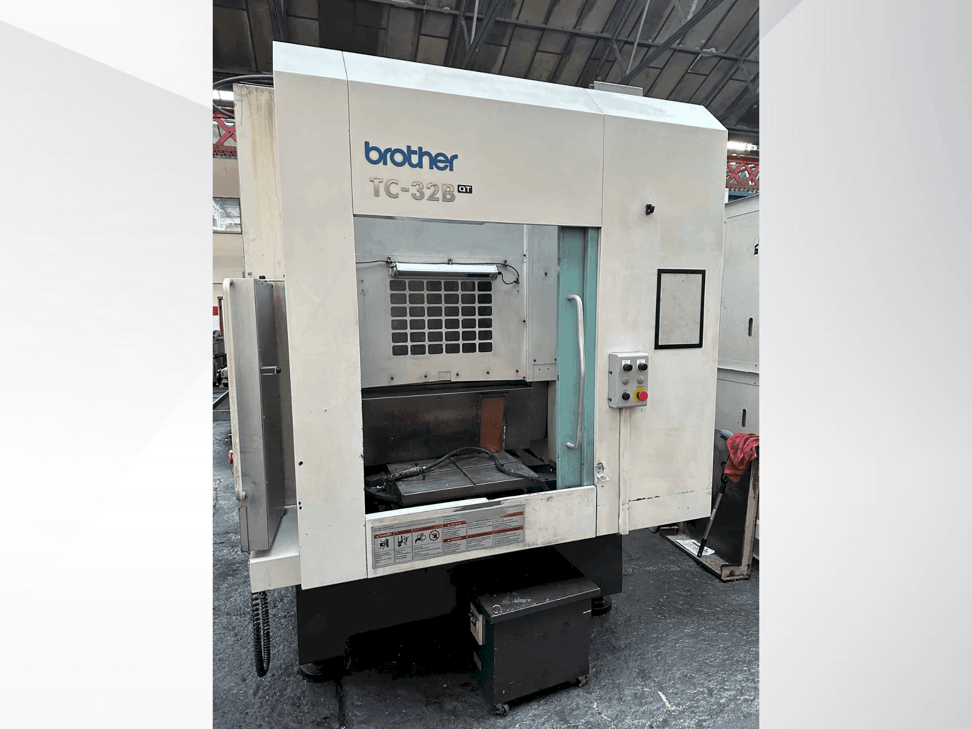 Makine Brother TC-32B QT - Önden görünüm