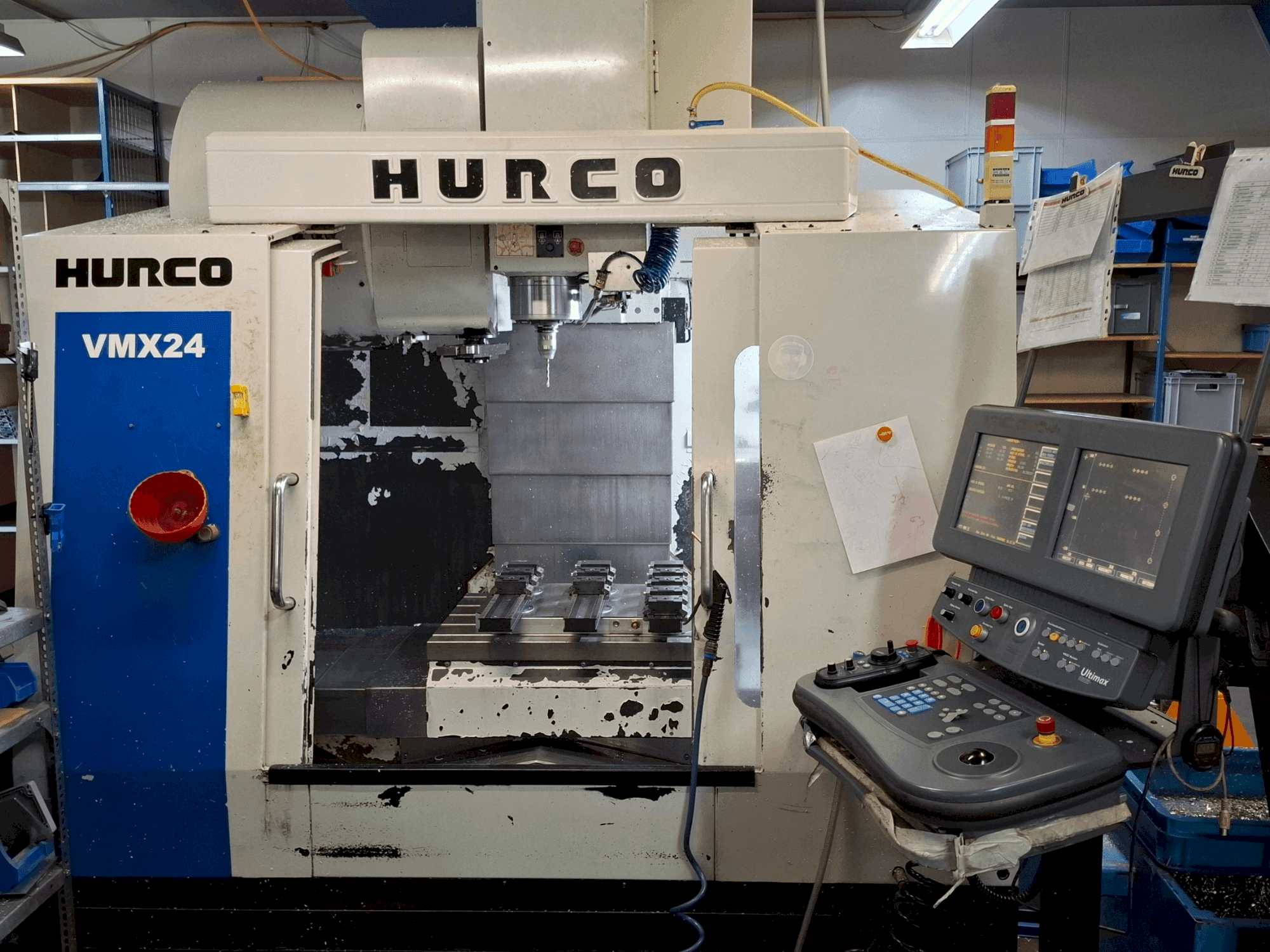 Makine Hurco VMX24 - Önden görünüm