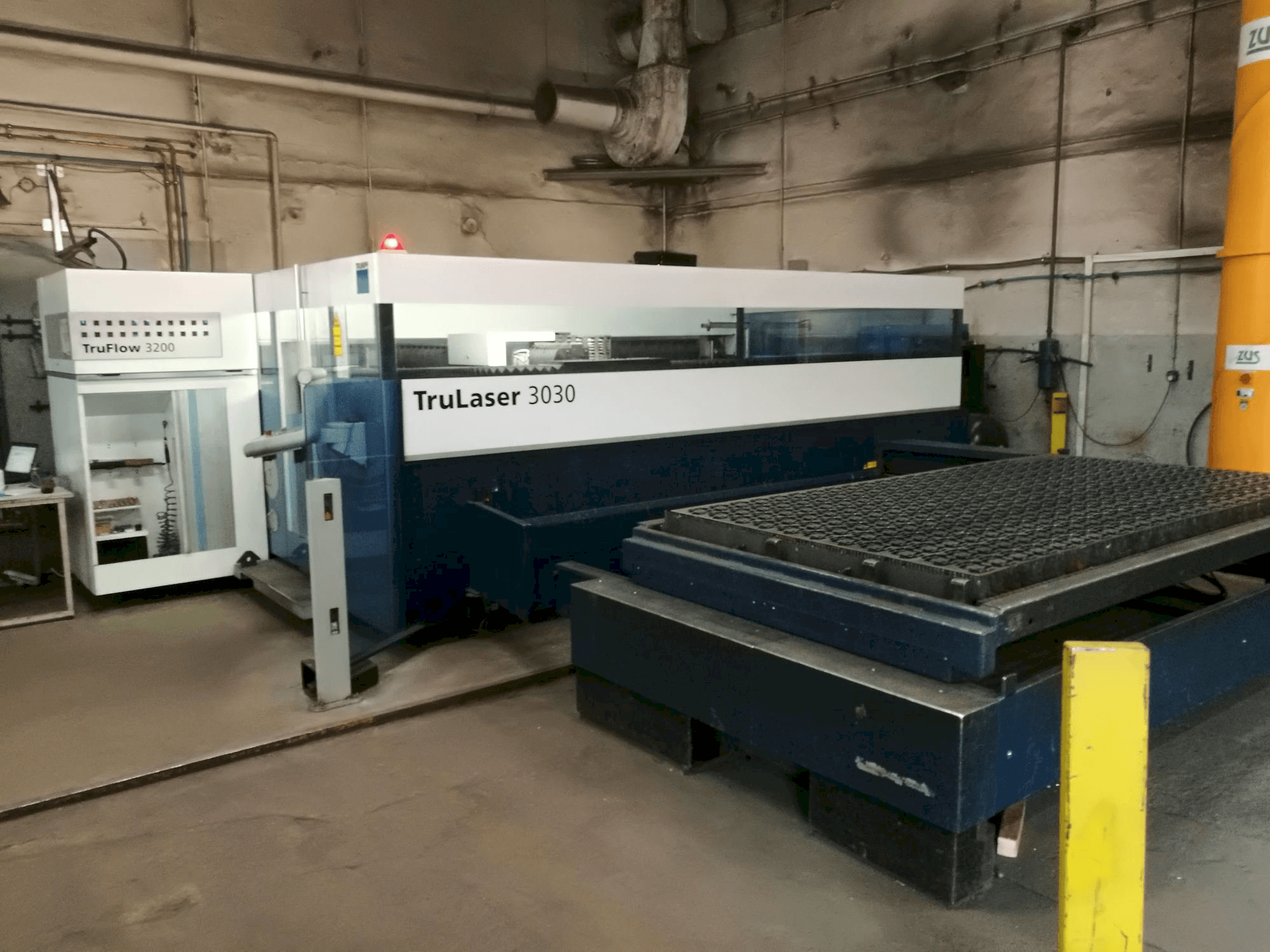 Makine Trumpf TruLaser 3030 L20 - Önden görünüm