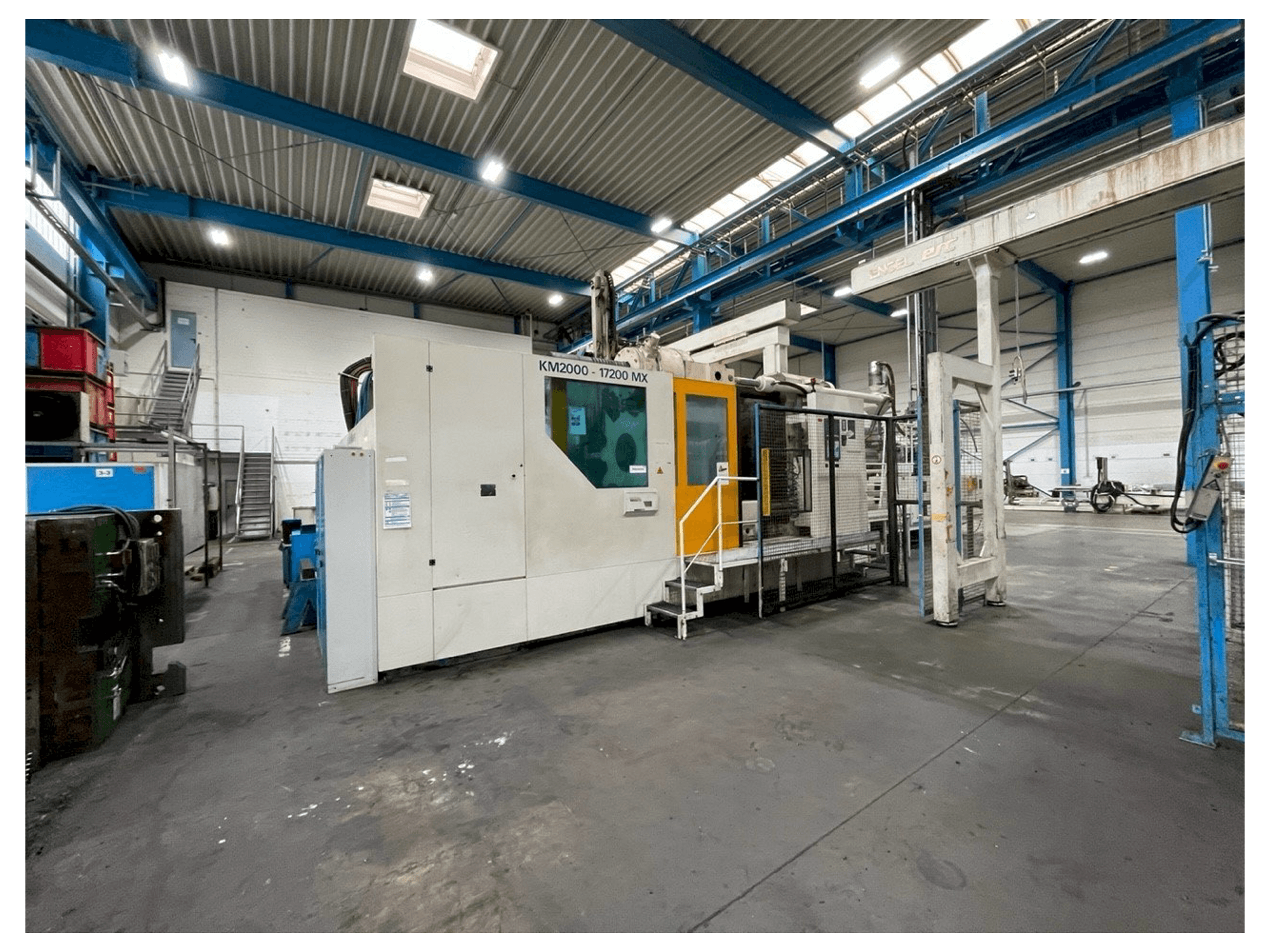 Makine Krauss Maffei KM 2000 17200 MX - Önden görünüm