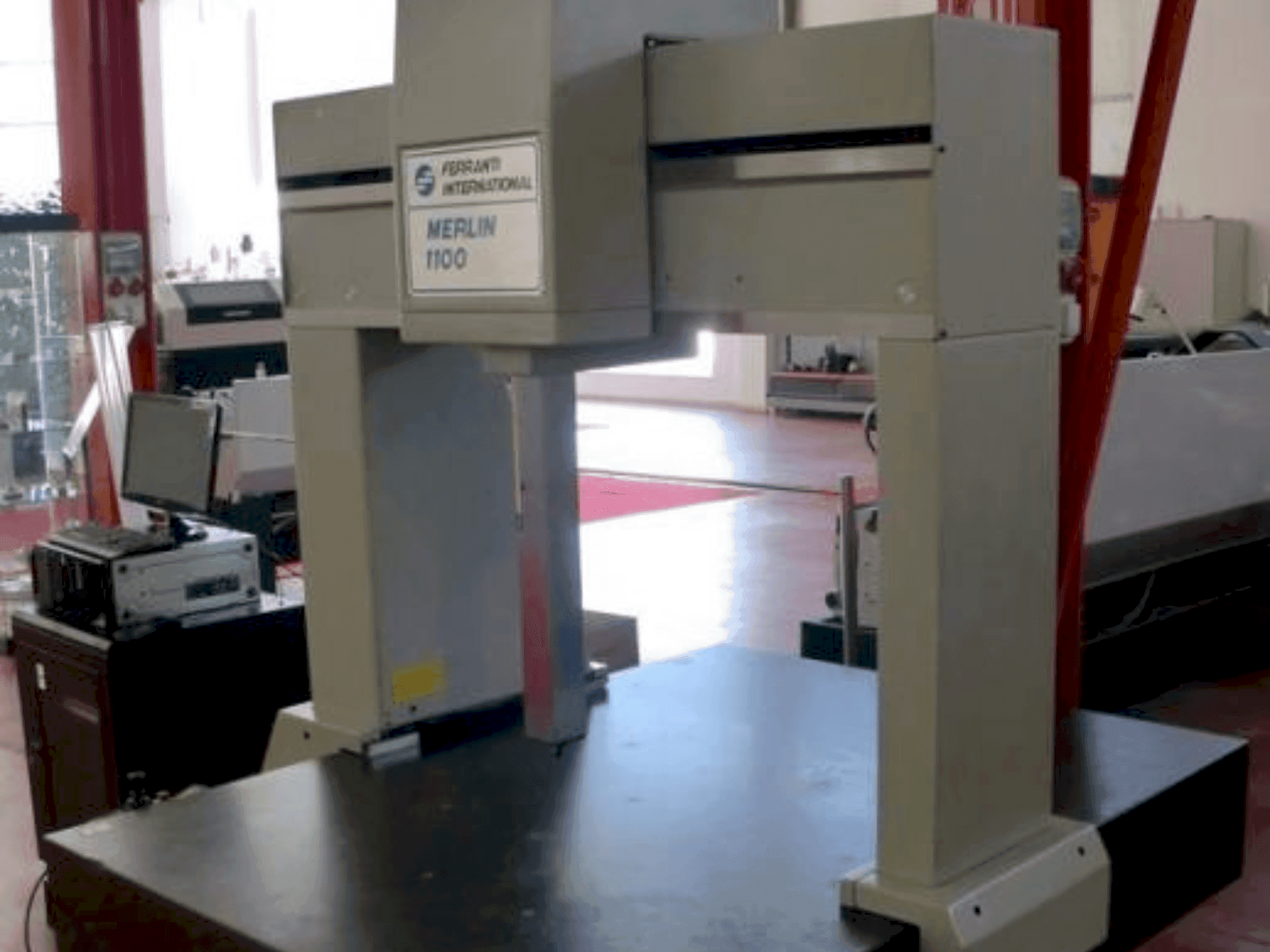 Makine FERRANTI INTERNATIONAL MERLIN 1100 - Önden görünüm