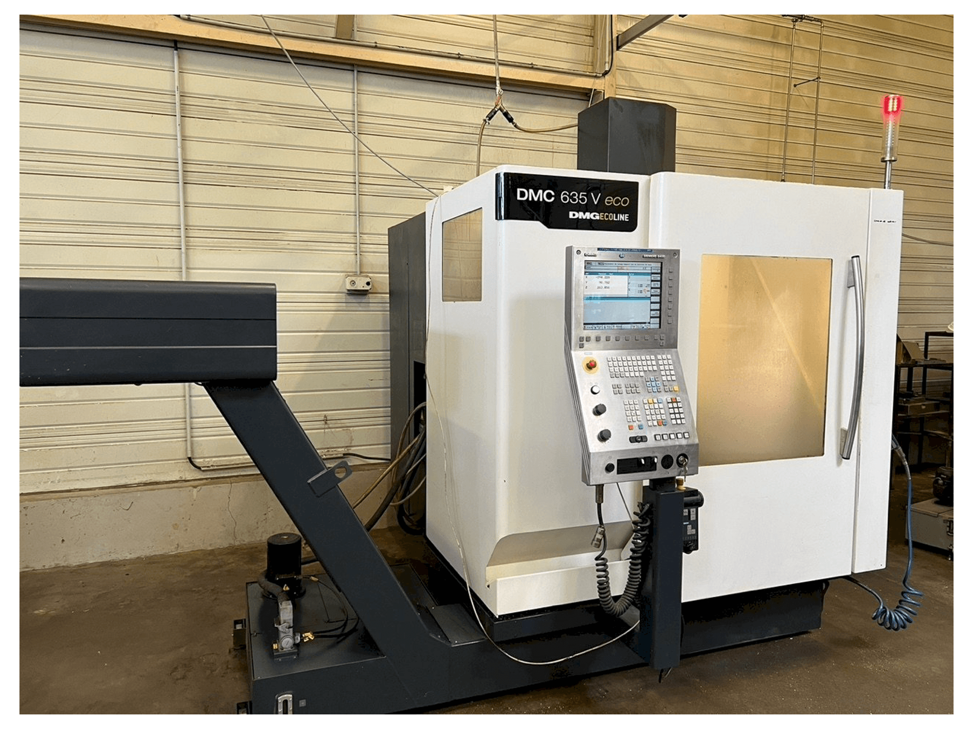 Makine DMG DMC 635V ECOLINE - Önden görünüm