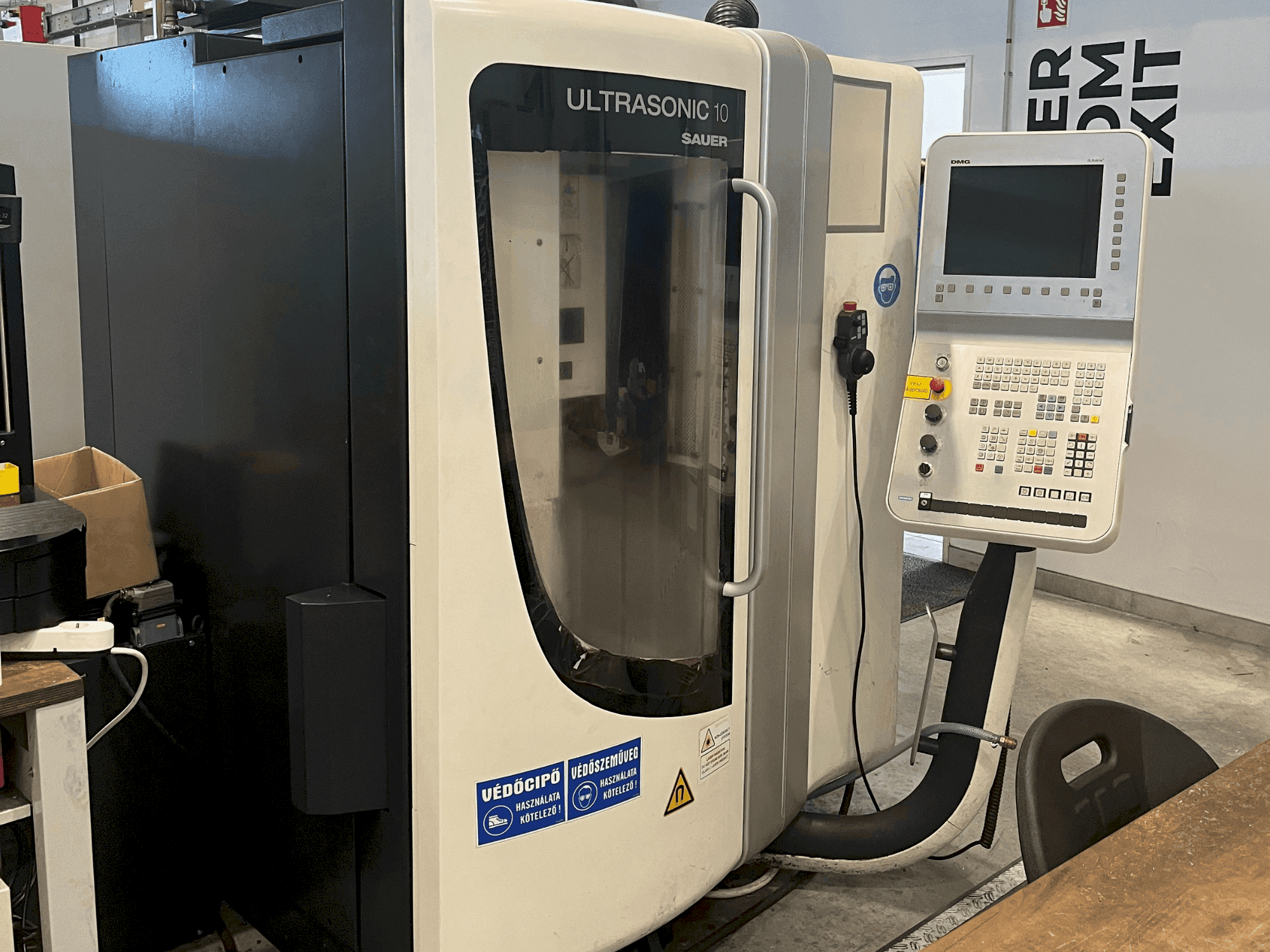 Makine DMG ULTRASONIC 10 - Önden görünüm
