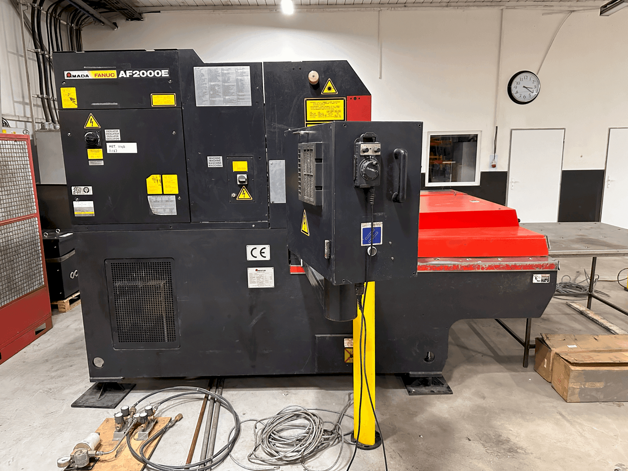 Makine AMADA LC 1212 A3 - Önden görünüm