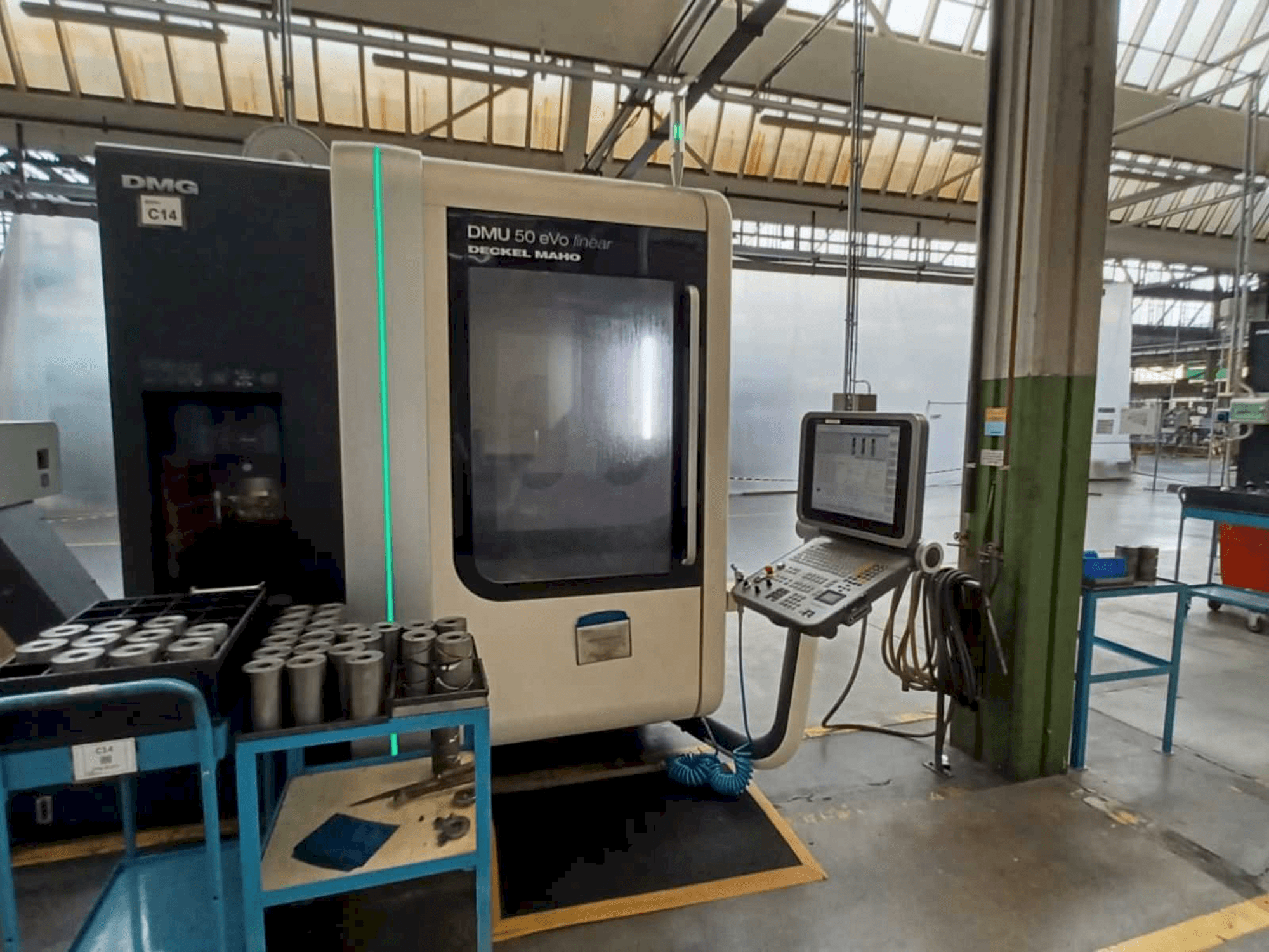 Makine DMG DMU 50 evo linear - Önden görünüm