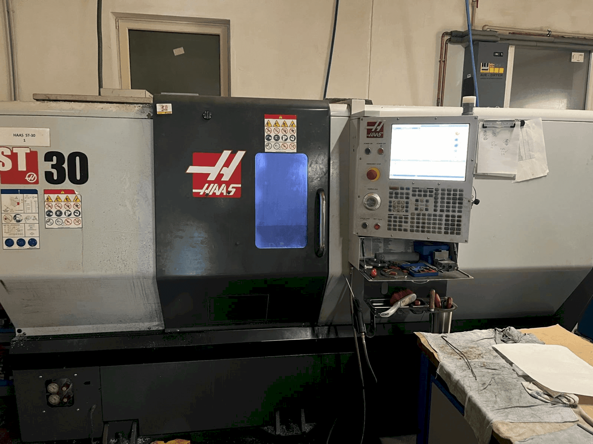 Makine HAAS ST-30 - Önden görünüm