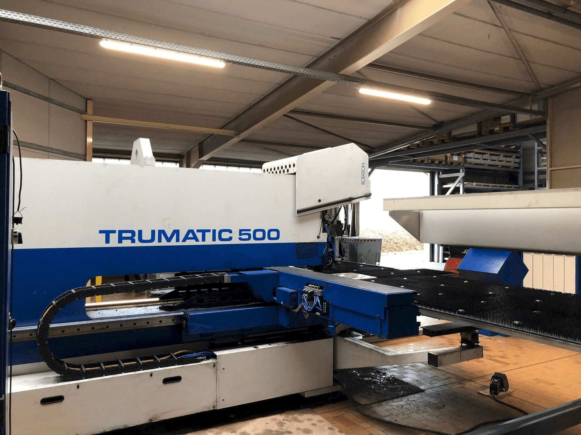 Makine Trumpf Trumatic 500 - Önden görünüm