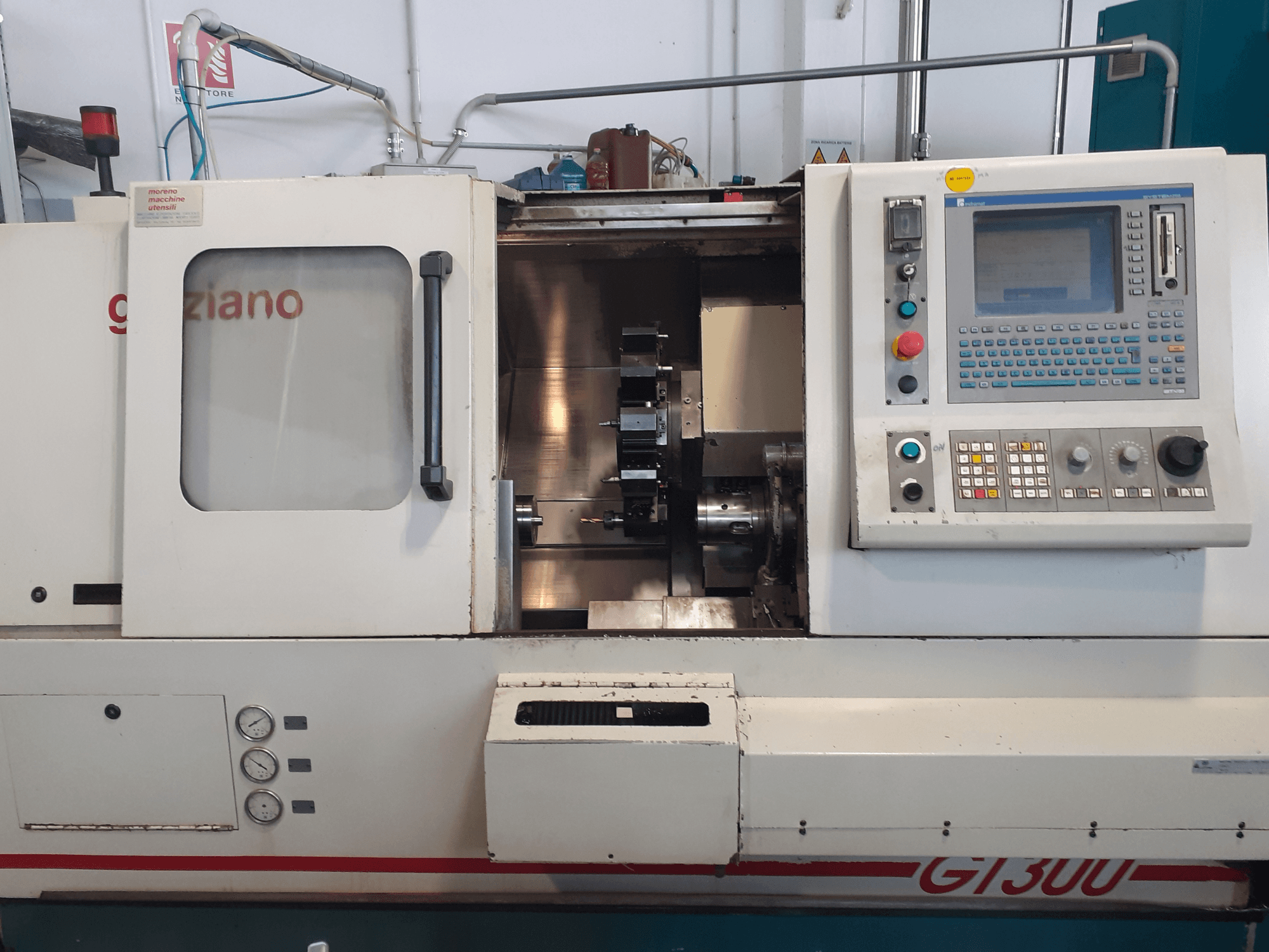 Graziano GT 300 yatay torna tezgahı, kontrol paneli ve işleme bölmesinin görülebildiği önden görünüm.