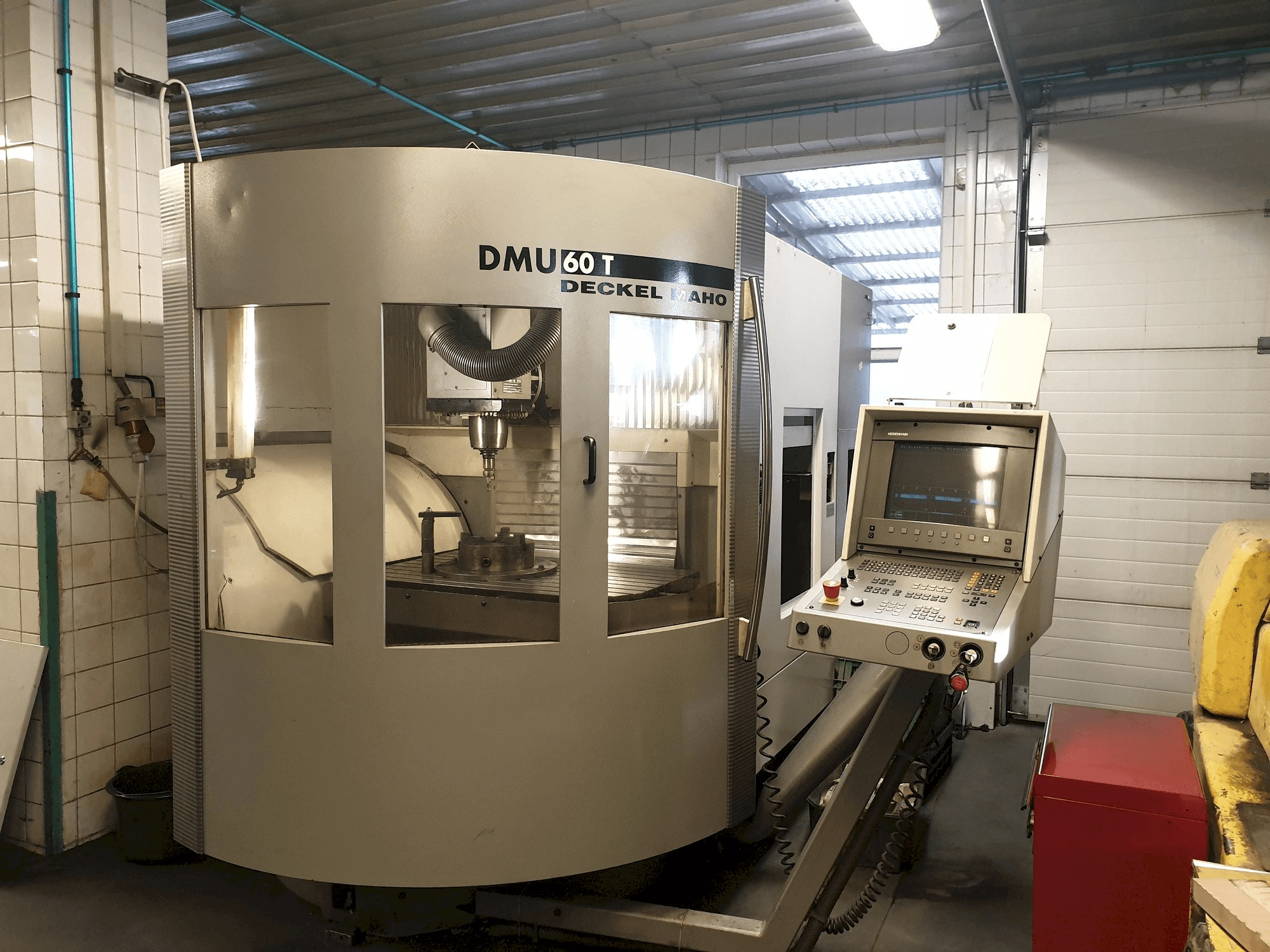 Makine DECKEL MAHO DMU 60T - Önden görünüm