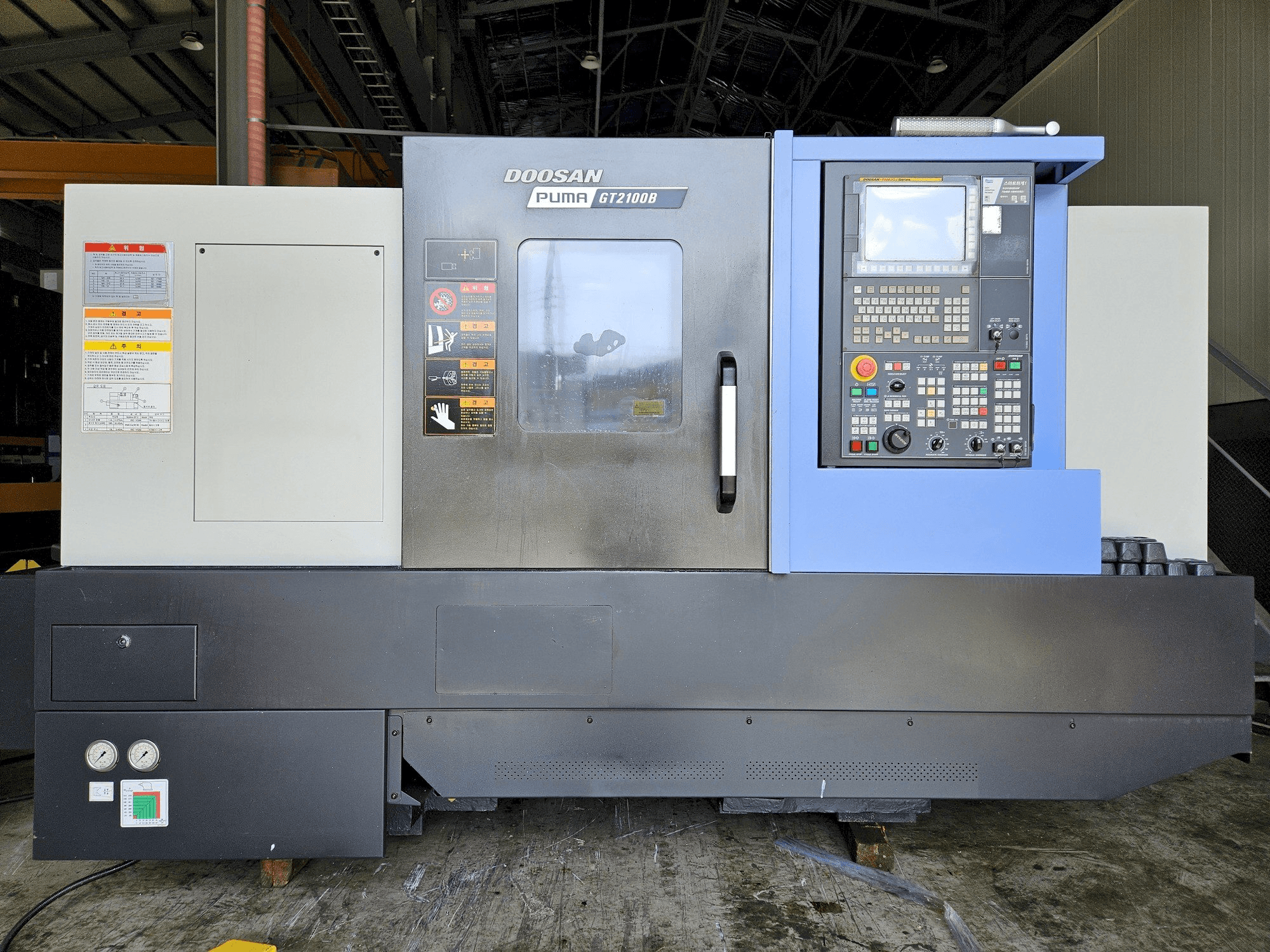 Makine DOOSAN GT2100B - Önden görünüm