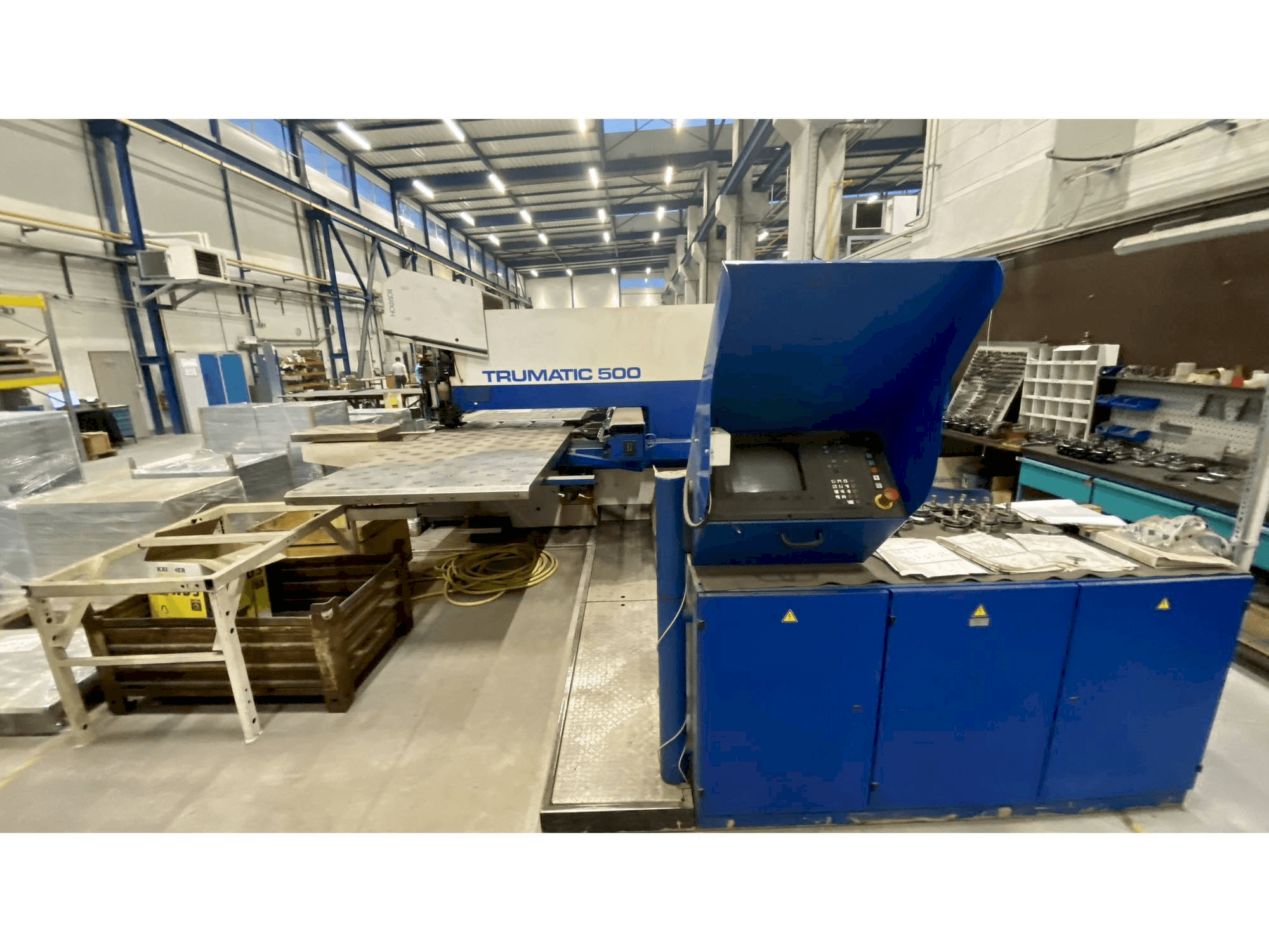Makine Trumpf Trumatic 500R - Önden görünüm