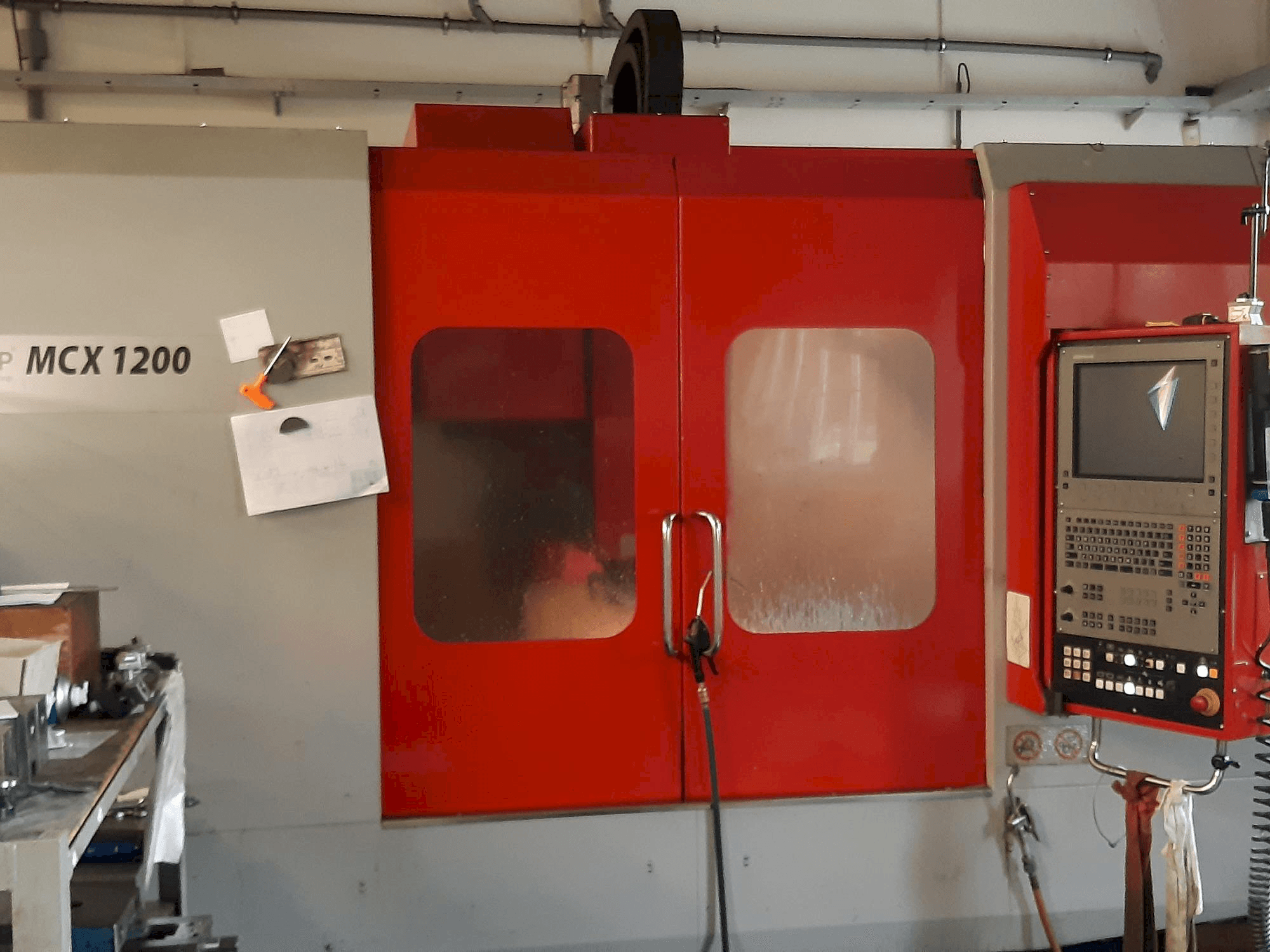 Makine EMCO MCX 1200 - Önden görünüm