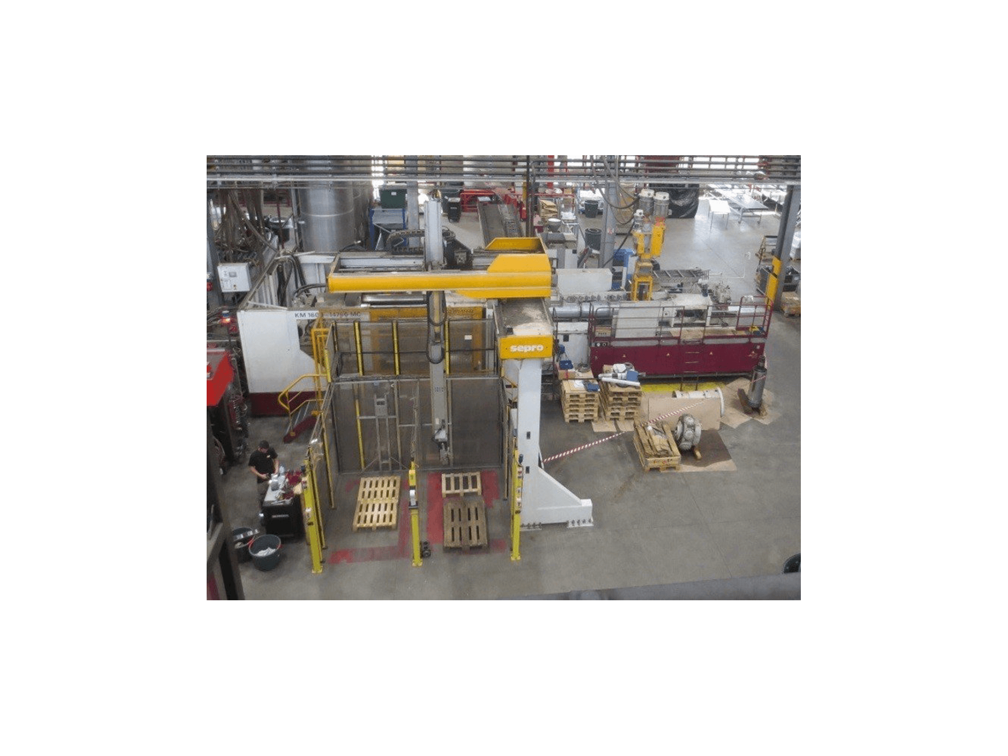 Makine Krauss Maffei KM 1600 MC SP 14700 - Önden görünüm