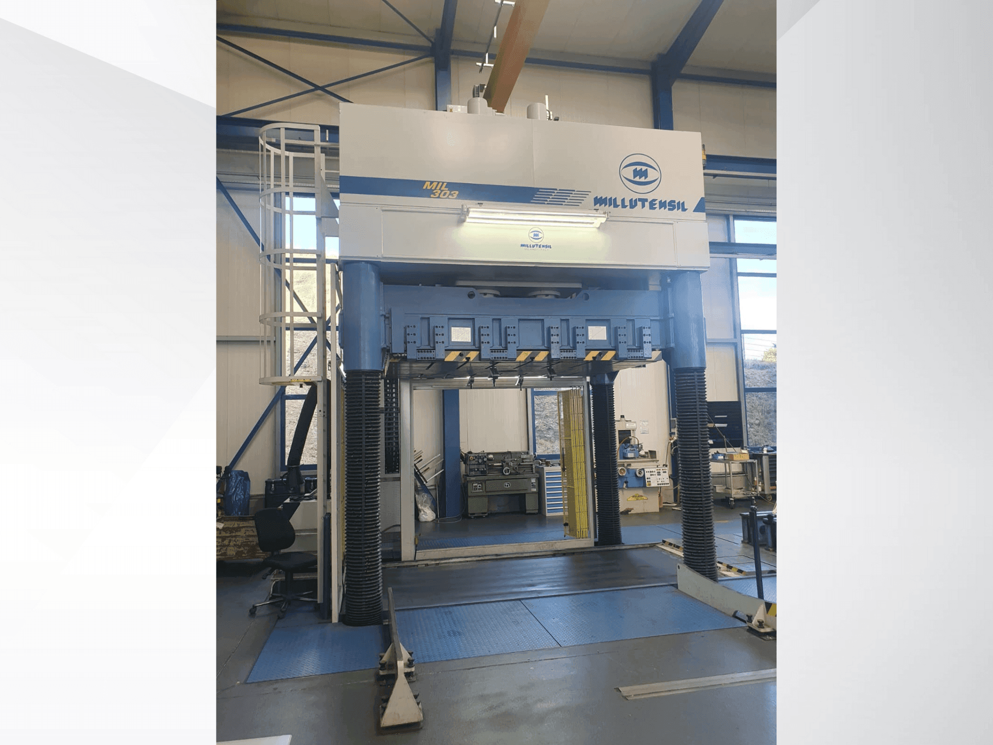 Makine MILLUTENSIL Mil 303 - Önden görünüm