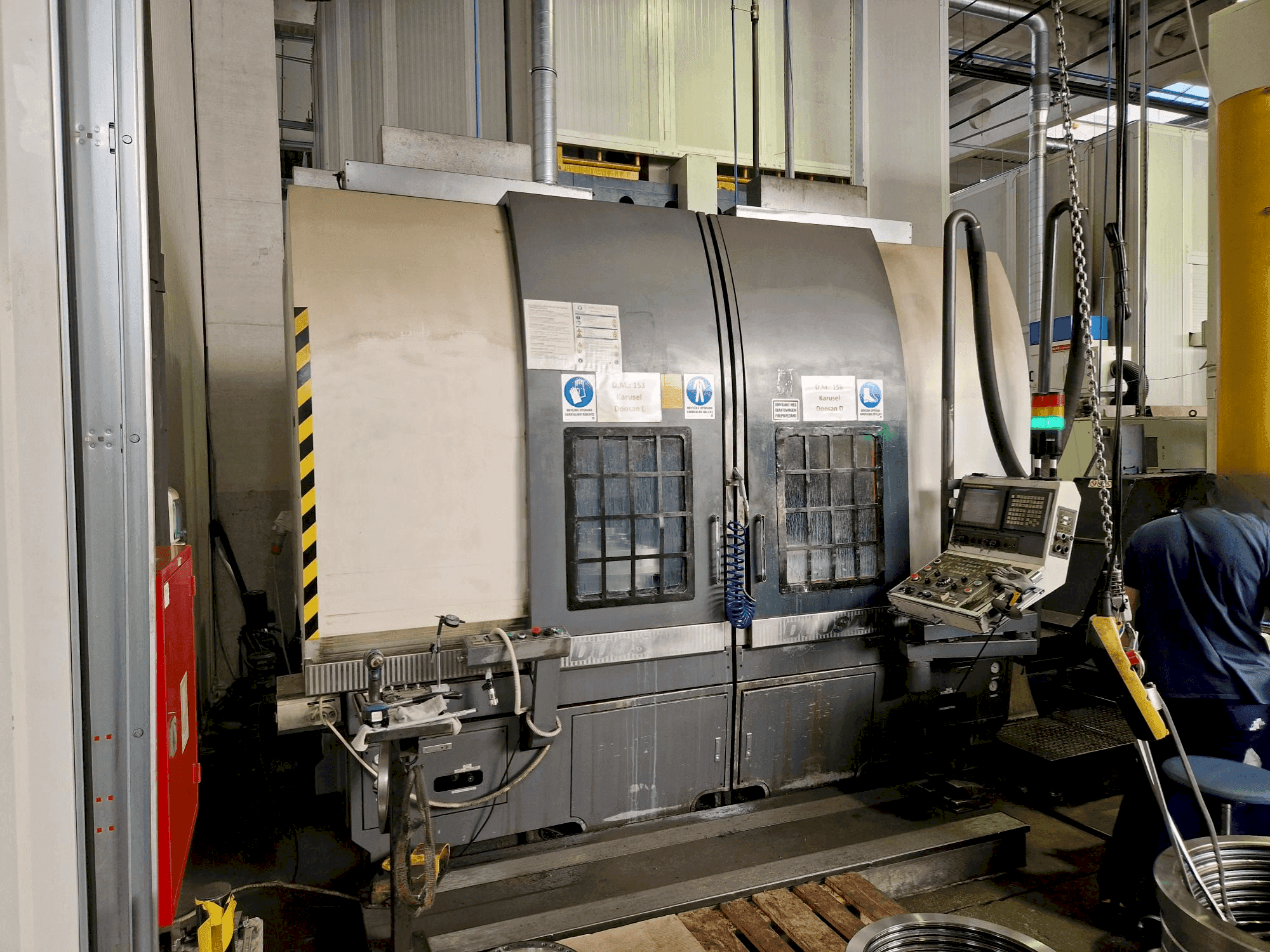 Makine DOOSAN V740T - Önden görünüm